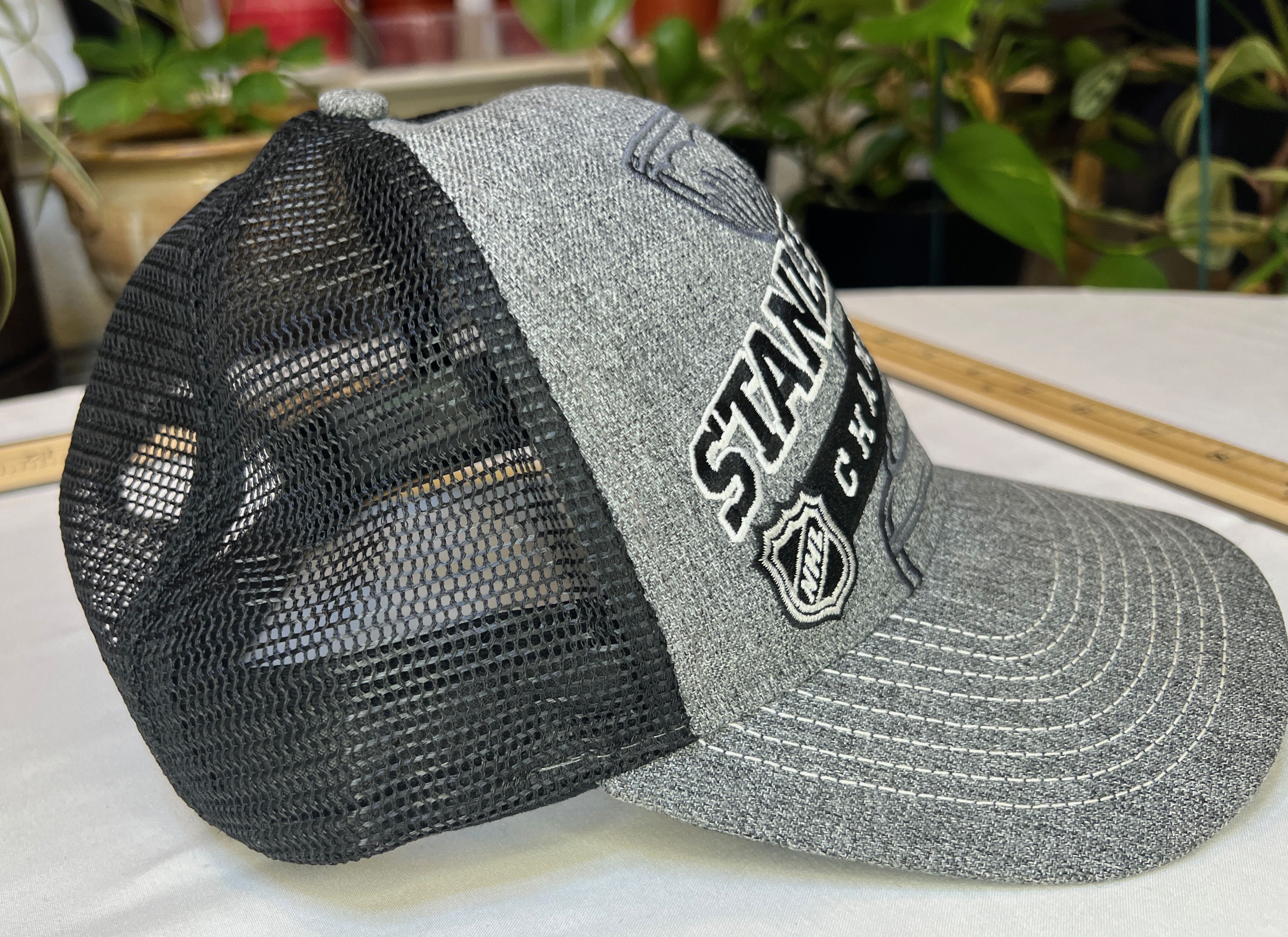 Reebok Chicago Blackhawks Stanley Cup Champions 2013 Hat Size ONE SIZE - 5 Thumbnail