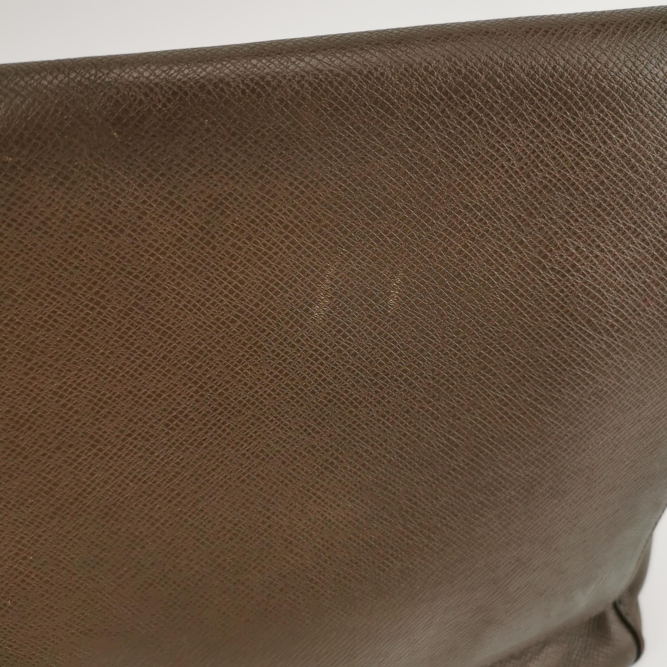 Louis Vuitton Louis Vuitton (LV) Roman leather solid color flap messenger Size ONE SIZE - 5 Thumbnail
