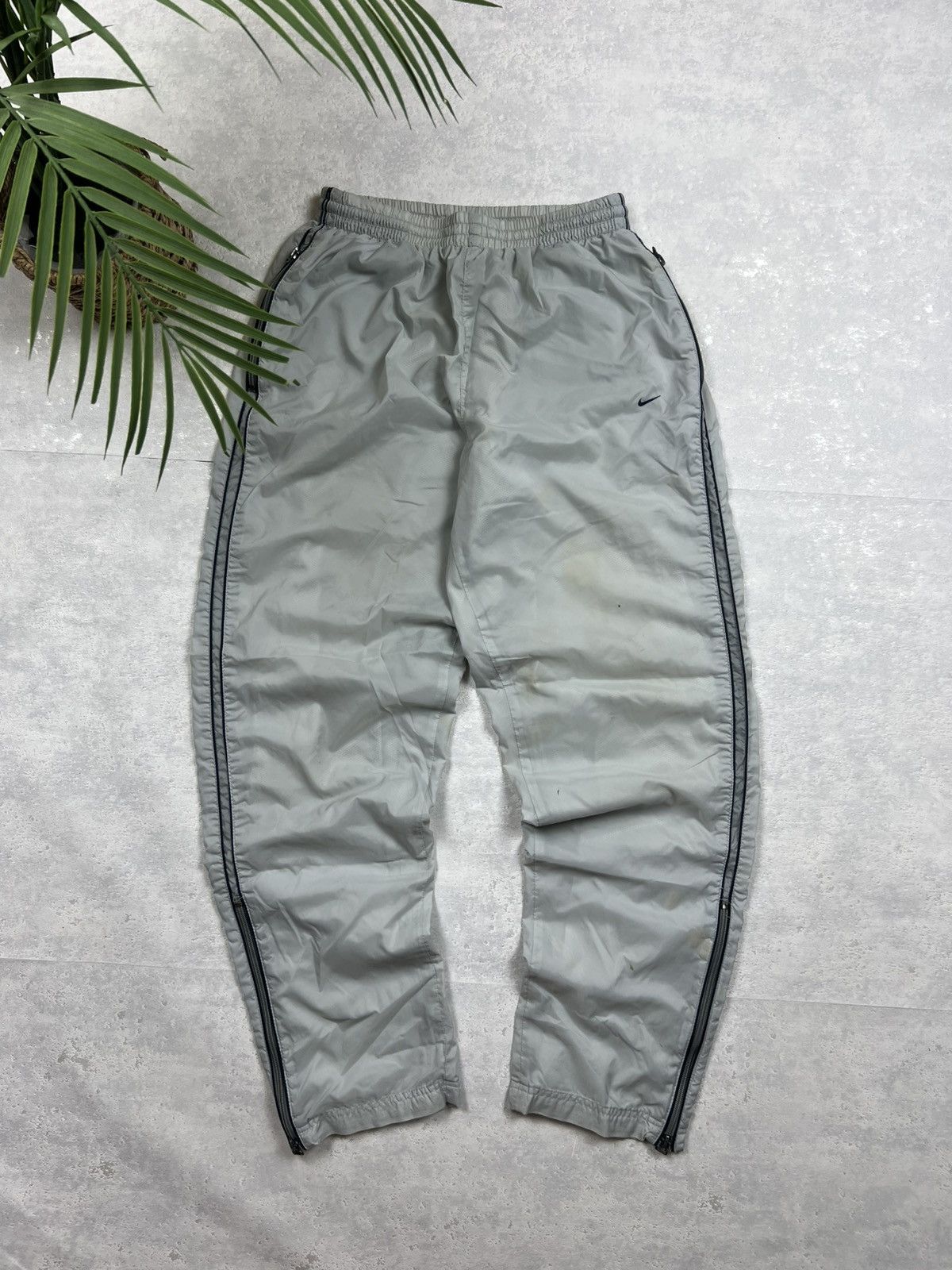 Nike 90s Nike Swoosh Vintage Y2K Gorpcore Parachute Nylon Pants Size US 32 / EU 48 - 2 Thumbnail