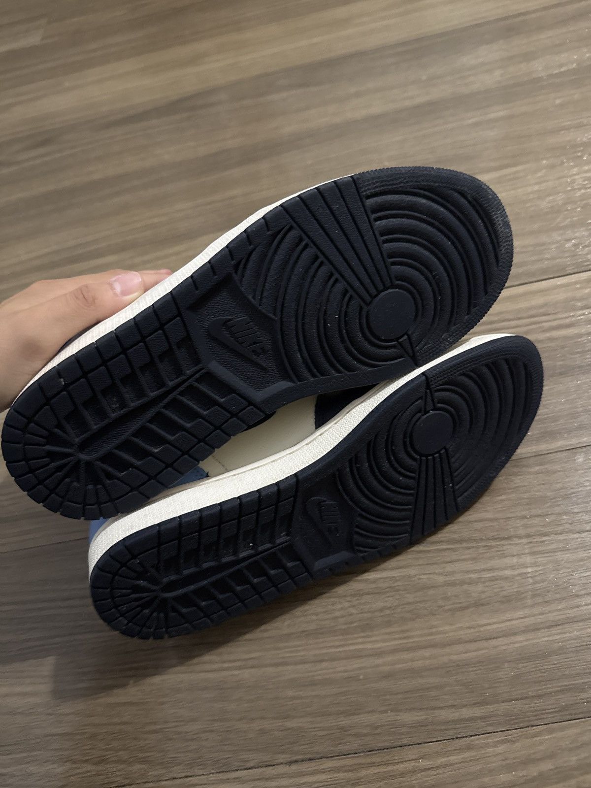 Nike Nike Air Jordan 1 Retro OG High Obsidian UNC 2019 Size US 9 / EU 42 - 6 Thumbnail