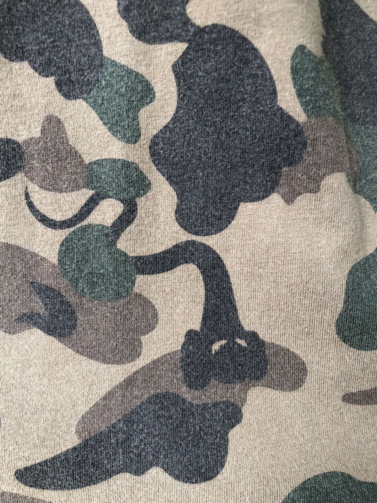 Japanese Brand RARE Vintage Japanese Brands Kaws Camo Tshirt Size US L / EU 52-54 / 3 - 8 Thumbnail