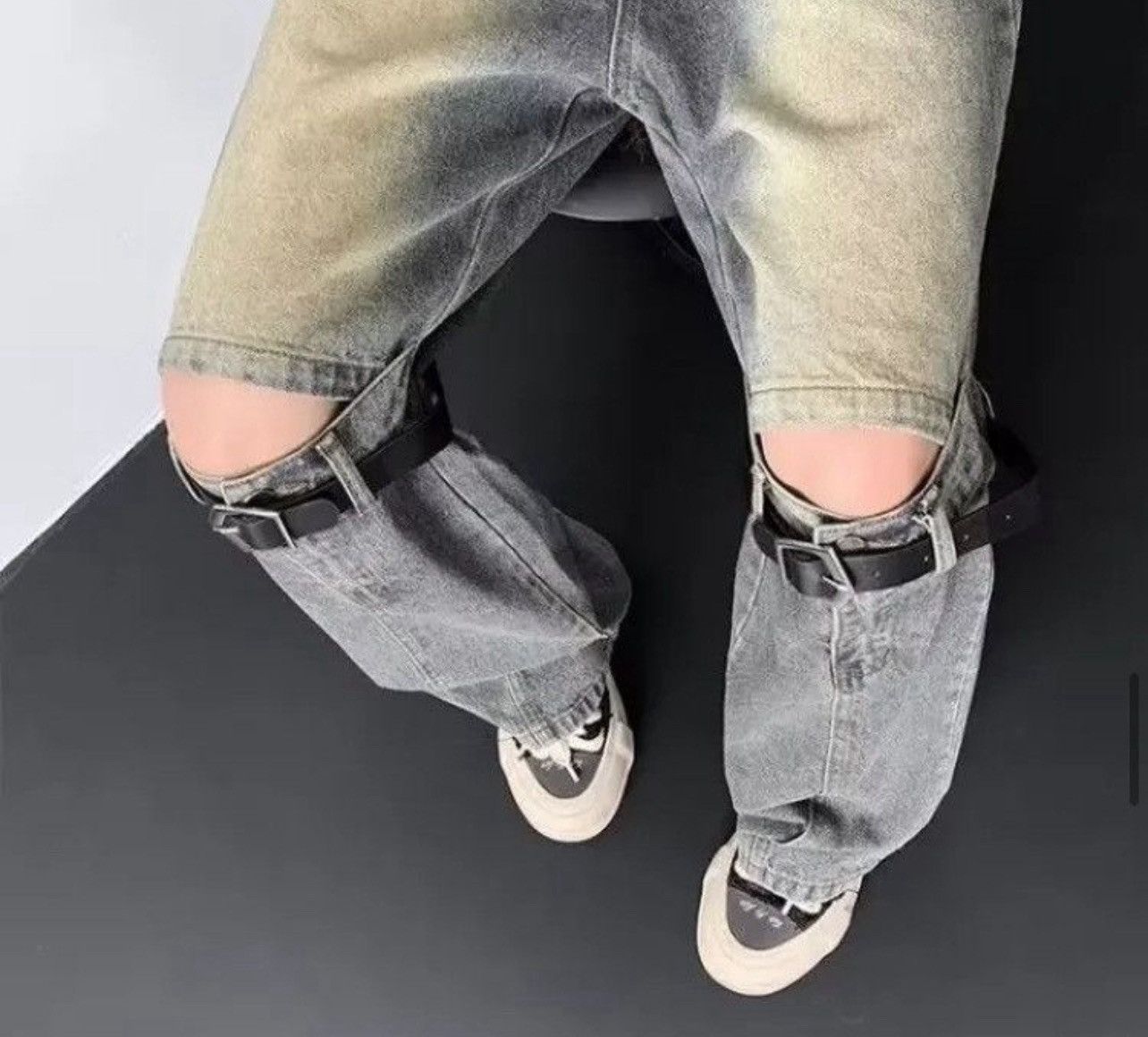 Japanese Brand Belt Hollow Flare Vintage Design Jeans Size US 35 - 5 Thumbnail