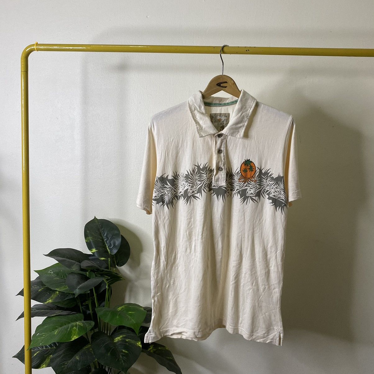 Vintage Vintage 2000s Natural Surf By Varaki Hawaiian Motive Polo T Size US M / EU 48-50 / 2 - 1 Thumbnail