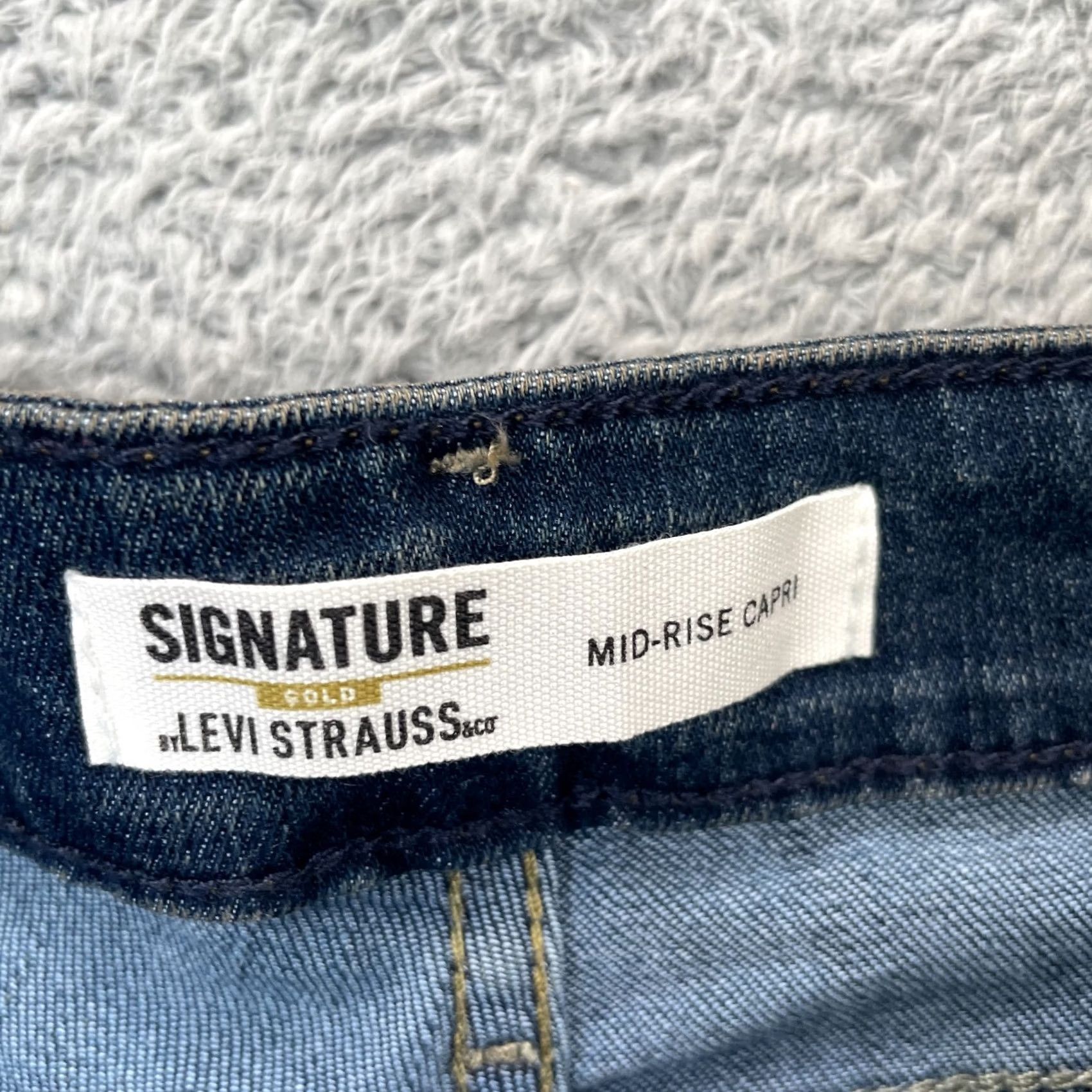 Levi's Levi's Jeans Capri 32x22 Blue Denim Cotton 5-Pocket Signature Gold Mid Rise Bootcut Womens Jeans Capris City Preppy Size 24" / US 00 / IT 34 - 3 Thumbnail