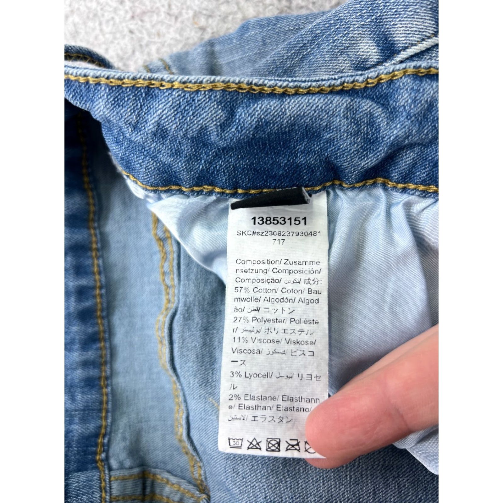Shein SheIn Jeans Adult 28 Blue Denim Flared High Rise Cotton Embroidered 28x28 Zipper Button 5-Pocket Medium Womens Size 28" / US 6 / IT 42 - 7 Thumbnail