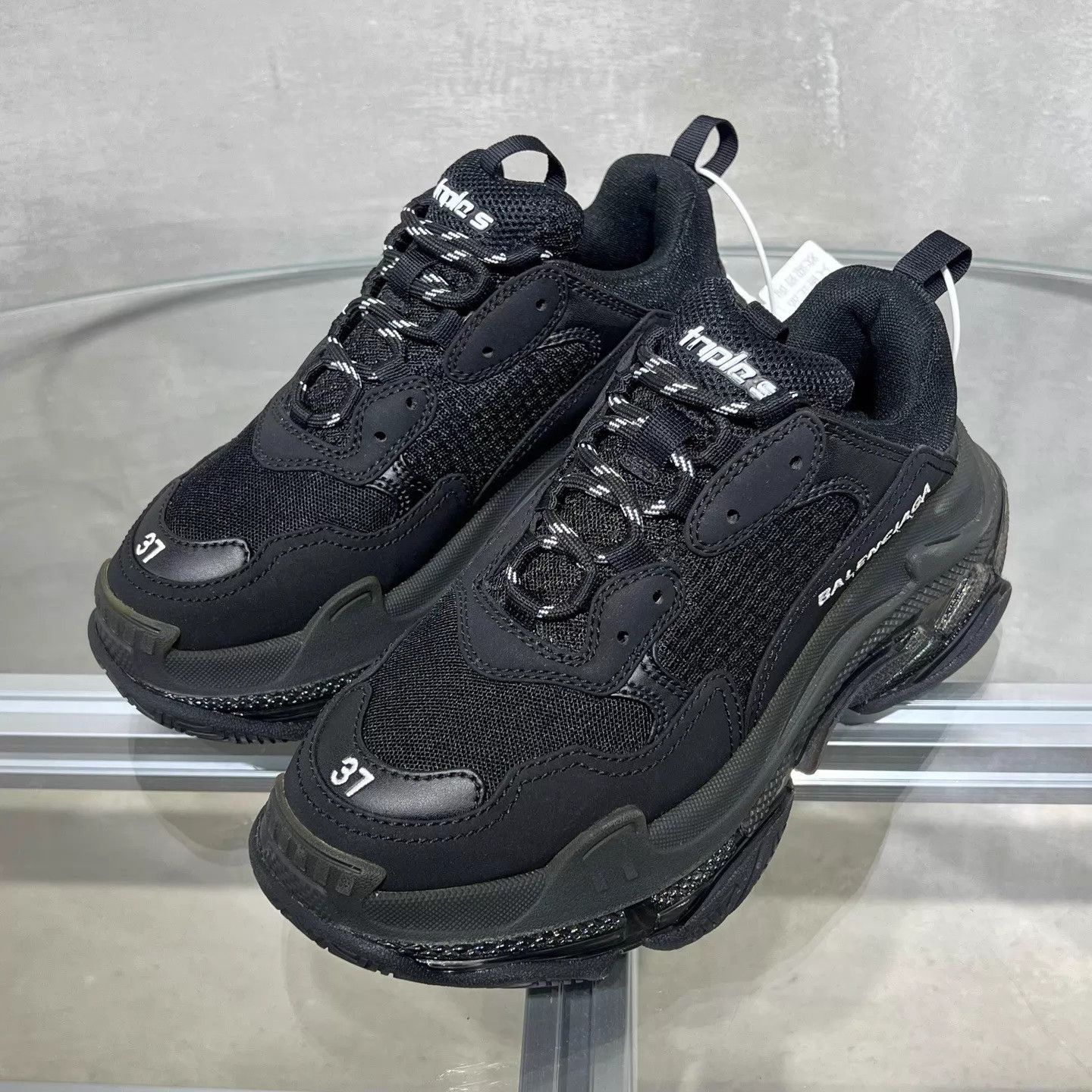 Balenciaga Balenciaga distressed black dad shoe 37 Size US 6.5 / IT 36.5 - 2 Thumbnail