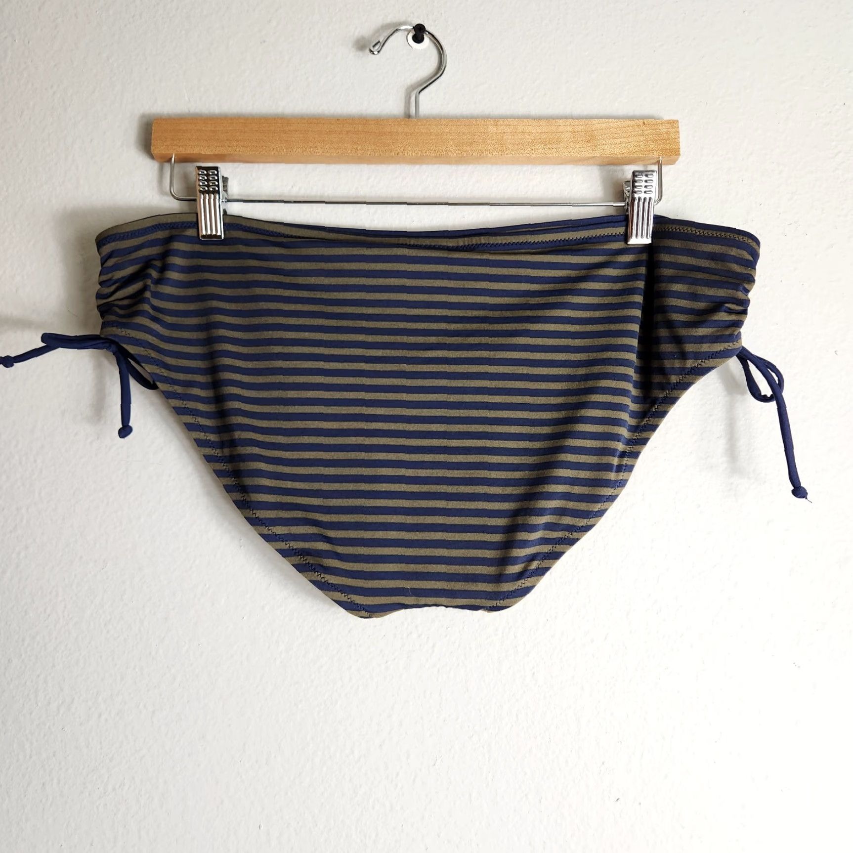 J.Crew J.CREW Bikini Swim Bottoms Womens Olive/Navy Striped XL Ruched Ties Lined Mid Rise Beach Classic Preppy Bottoms Womens Size ONE SIZE - 4 Thumbnail