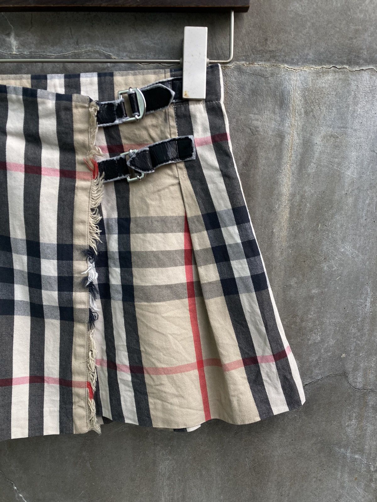 Burberry Plaid Mini Skirt Size 26" / US 2 / IT 38 - 2 Thumbnail