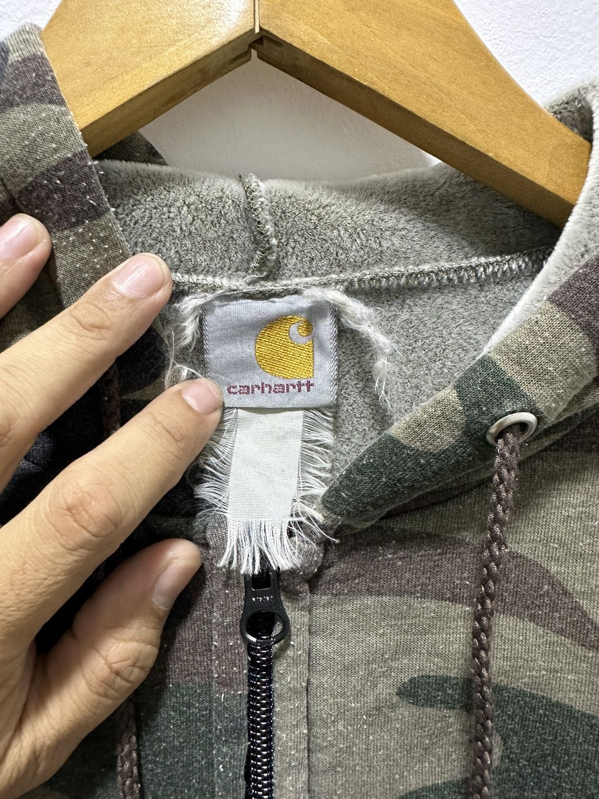 Carhartt Vintage Carhartt Camouflage Sweater Small Logo Design Size US L / EU 52-54 / 3 - 4 Thumbnail