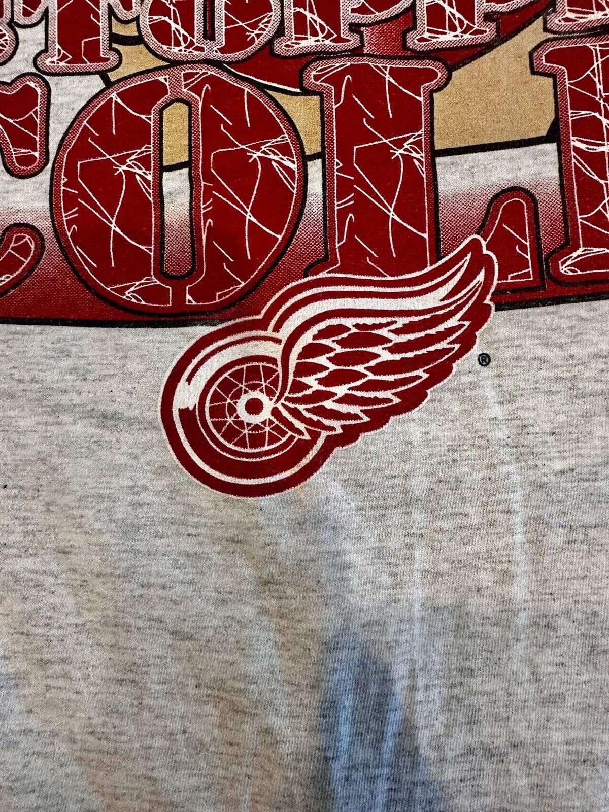 Designer 1997 Looney Tunes Taz Detroit Red Wings T-shirt XL Vintage Size US XL / EU 56 / 4 - 5 Thumbnail