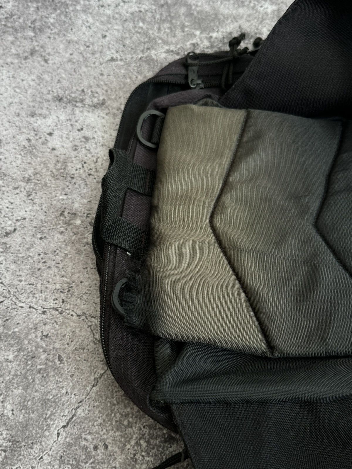 Nike × Vintage Vintage Nike distressed crossbody sling bag messenger Size ONE SIZE - 19 Thumbnail