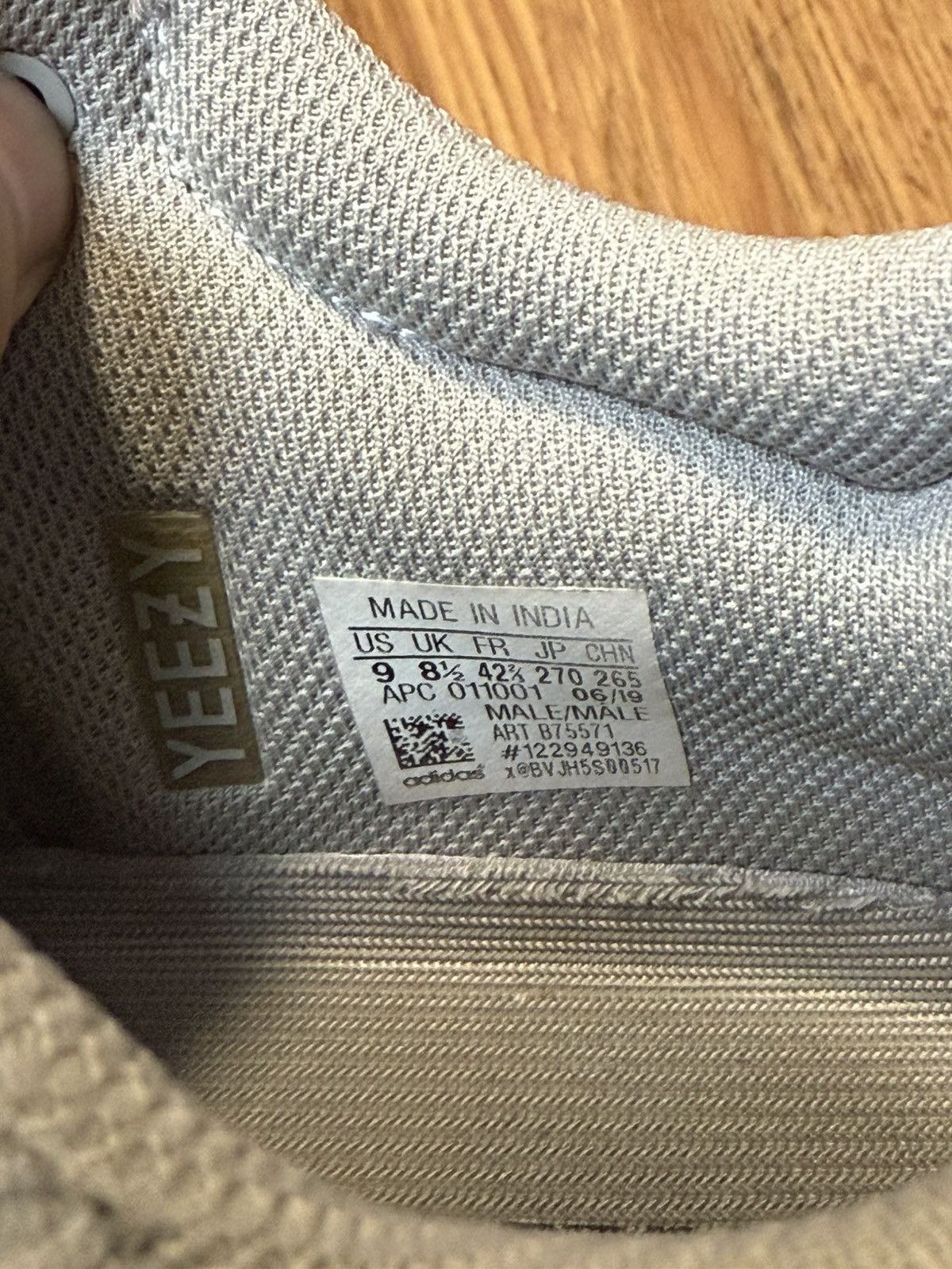 Yeezy Yeezy 700 V2 WaveRunner Size US 9 / EU 42 - 6 Thumbnail