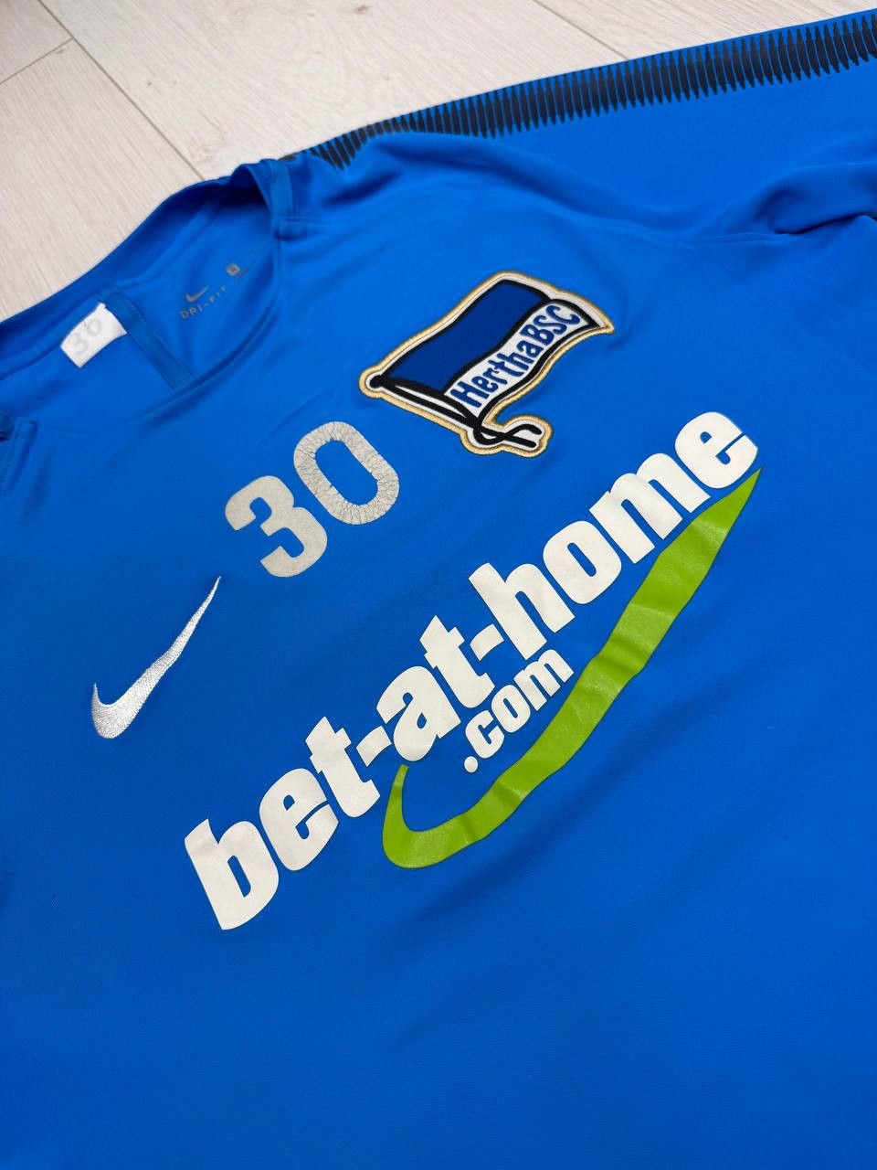 Nike Nike 2017-18 Hertha Berlin Player Jersey Training Pre-match Size US M / EU 48-50 / 2 - 4 Thumbnail