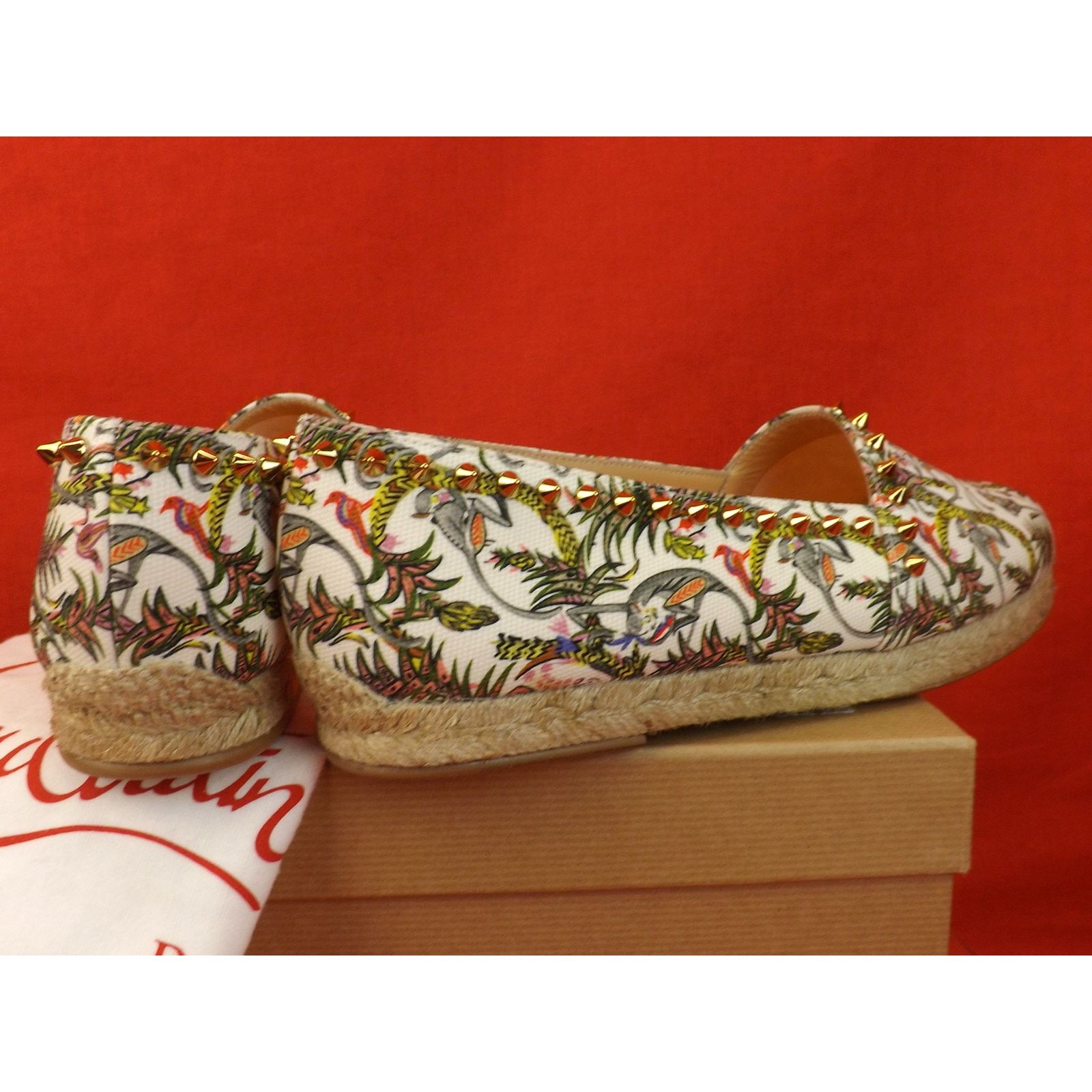 Christian Louboutin LOUBOUTIN IVORY ARES CANVAS GOLD STUDS ESPADRILLES FLATS 39 Size US 9 / IT 39 - 9 Thumbnail