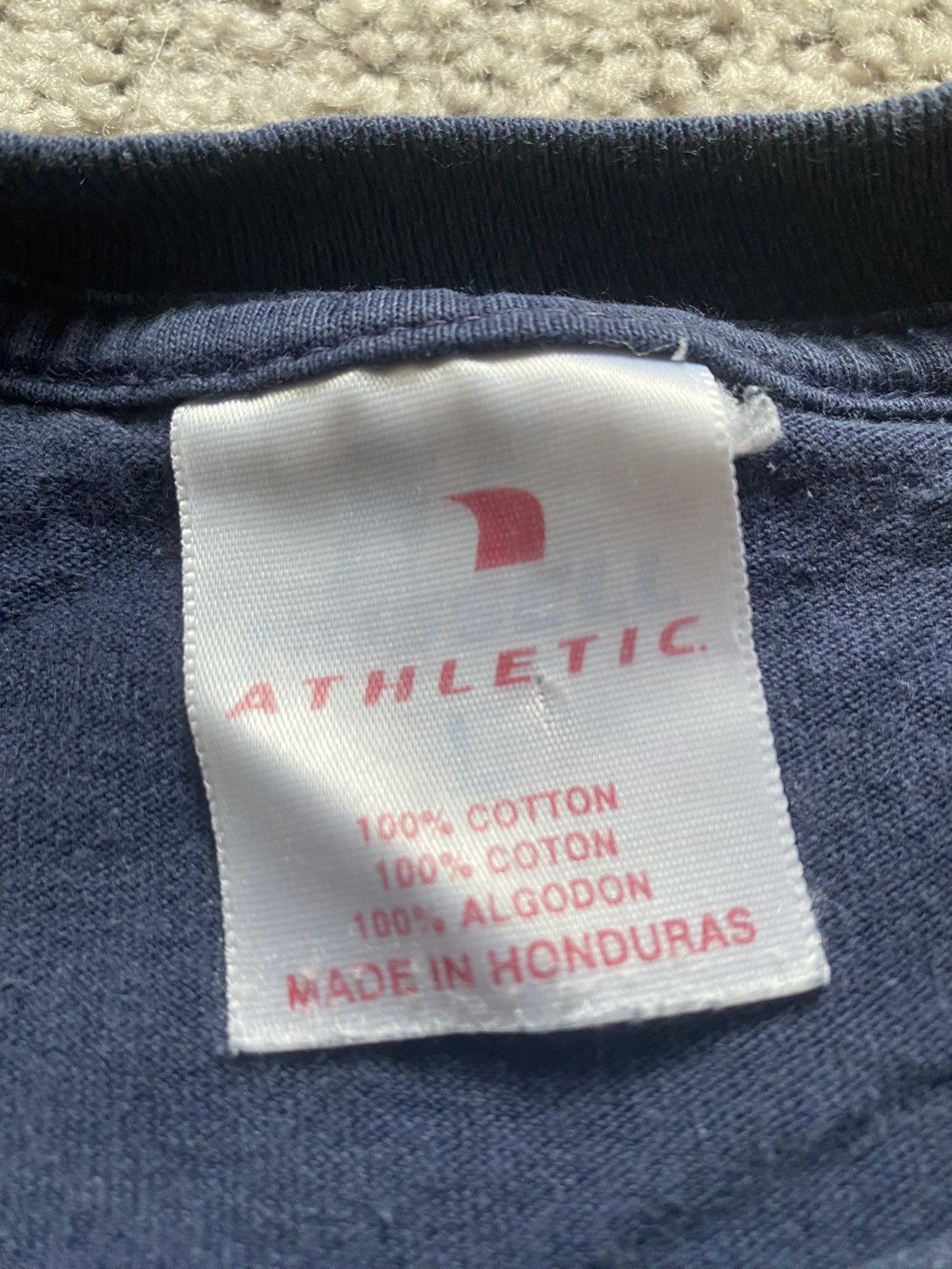 Vintage Vintage Y2K Villanova Tee Shirt Size US L / EU 52-54 / 3 - 3 Thumbnail