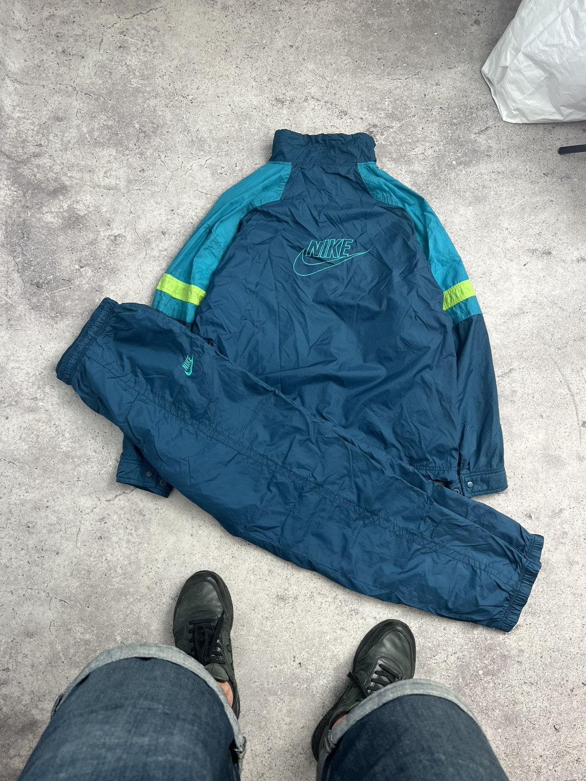 Nike Rare Nike big logo vintage suit y2k drill size L Size US L / EU 52-54 / 3 - 2 Thumbnail
