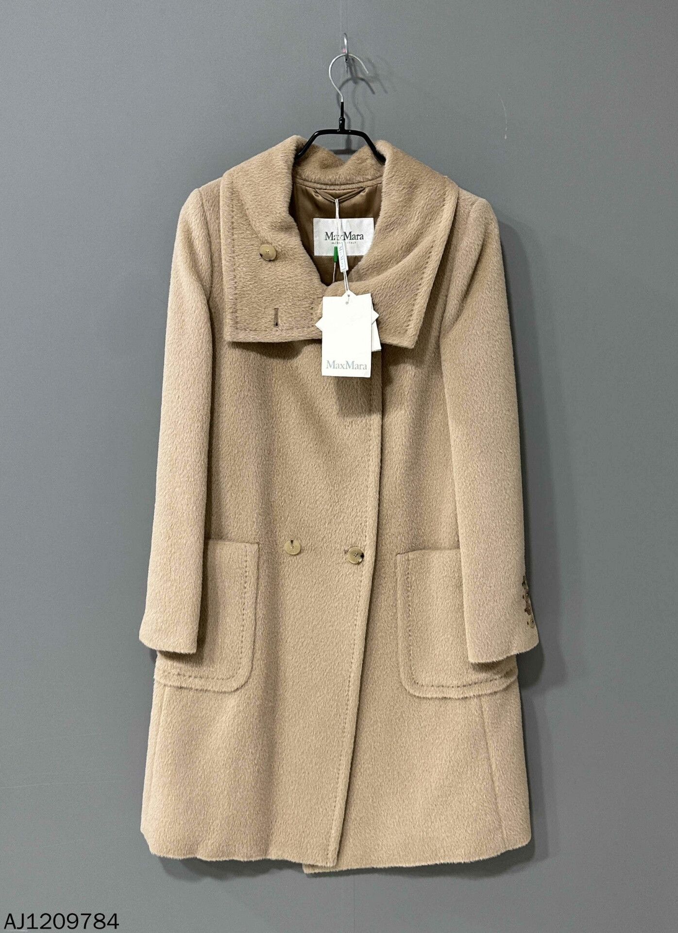 Max Mara beige alpaca wool coat by MaxMara Size US M / EU 48-50 / 2 - 1 Thumbnail