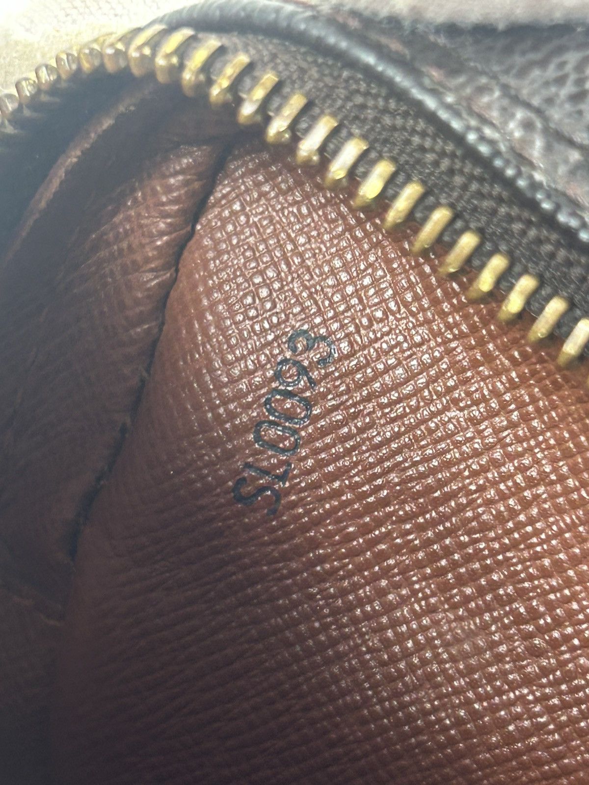 Louis Vuitton Louis Vuitton Monogram Crossbody Bag Size ONE SIZE - 6 Thumbnail