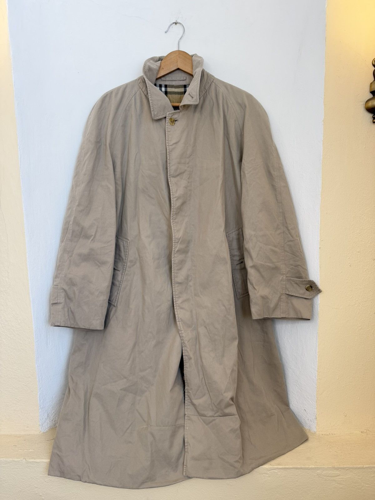 Burberry Vintage 90s Burberry‘s Trenchcoat Made in England Size L Size US L / EU 52-54 / 3 - 3 Thumbnail