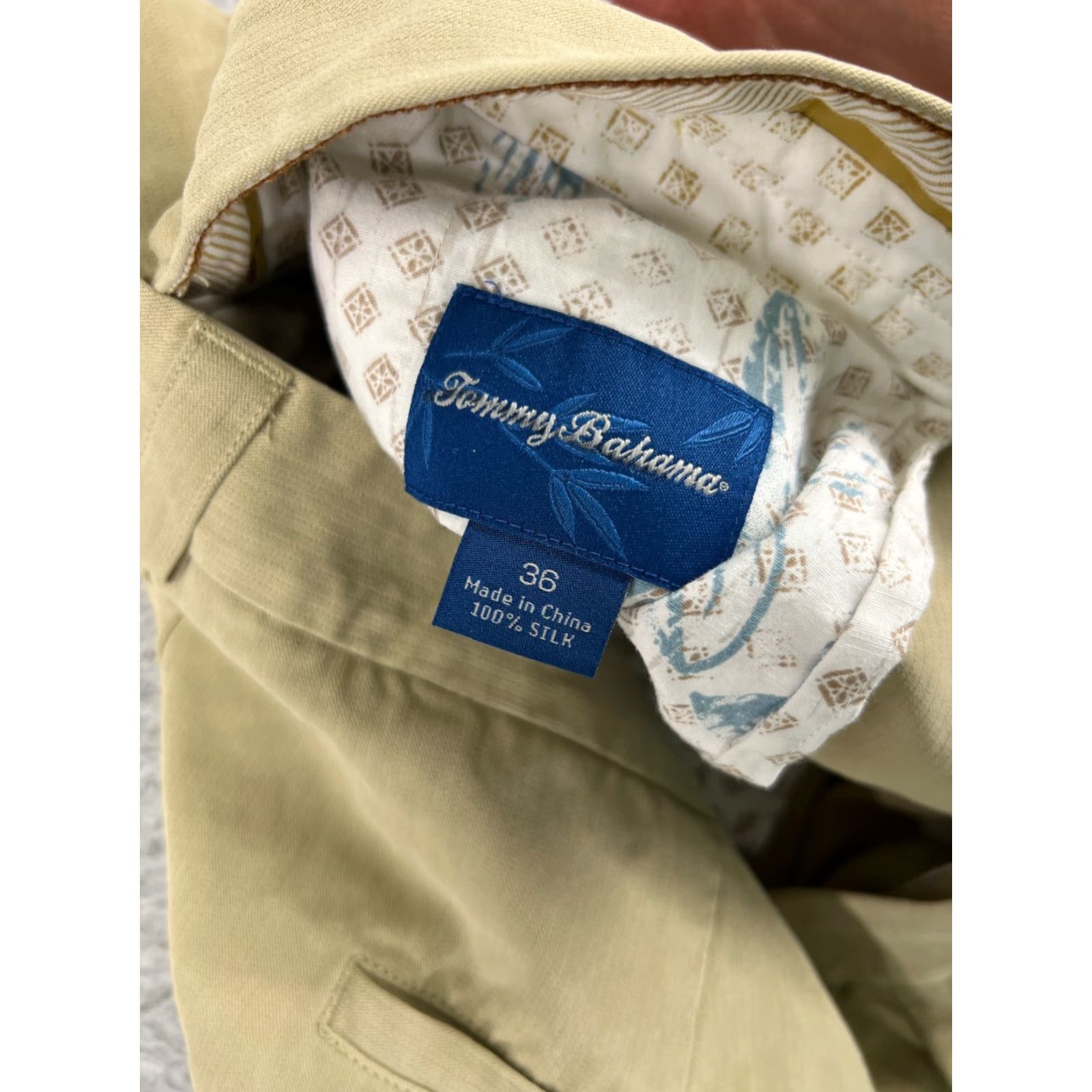 Tommy Bahama Tommy Bahama Shorts Mens 36 Beige Silk Pleated Front Comfort Waist Bermuda Beach Aloha 90s Mens Size US 36 / EU 52 - 3 Thumbnail