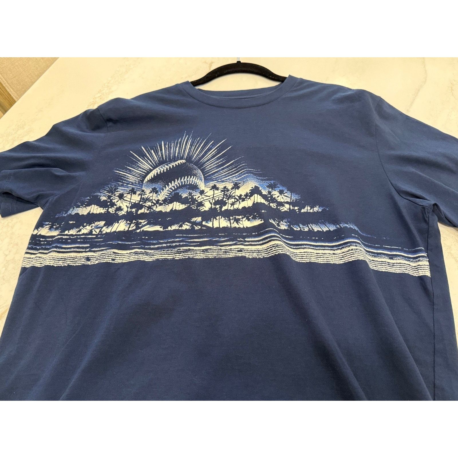 Tommy Bahama NEW TOMMY BAHAMA TShirt MLB Catch The Sunset Men Medium Blue Size US M / EU 48-50 / 2 - 1 Thumbnail