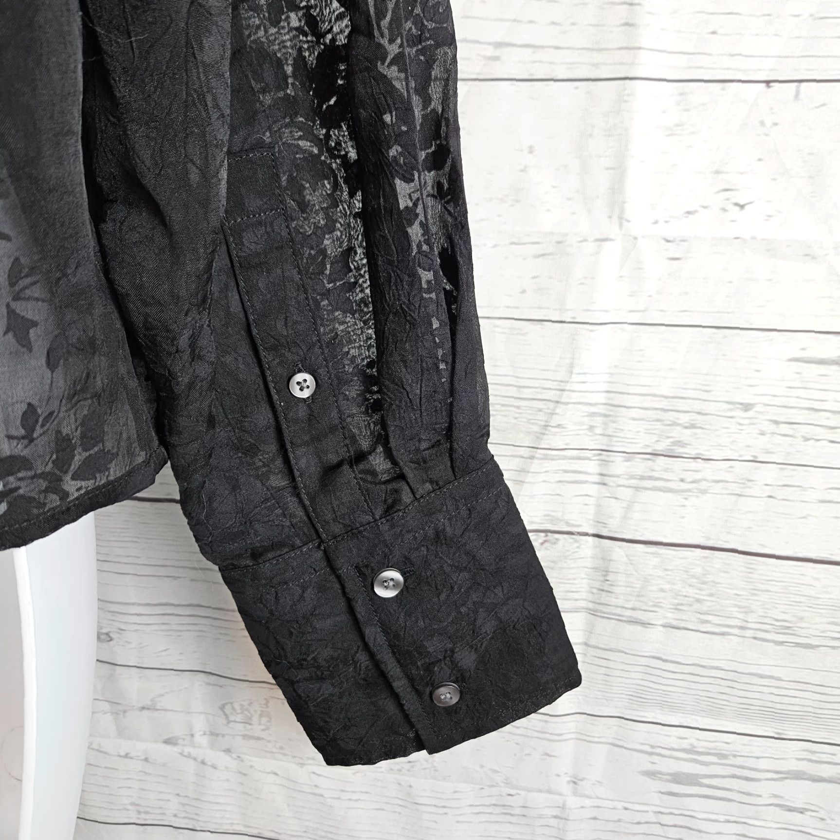 Gap Gap Button-Up Shirt Womens Small Black Floral Semi Sheer Long Sleeve NYLON Polyester Classic 90s Style Womens Gap Shirt Size S / US 4 / IT 40 - 4 Thumbnail
