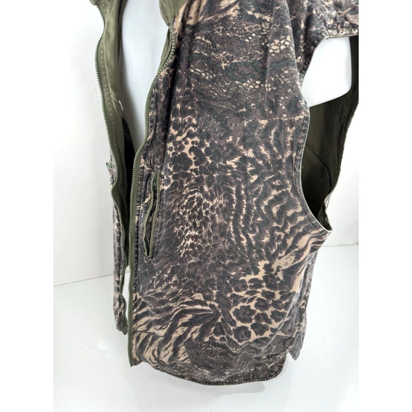 Vintage TAG SAFARI Hunting Vest XL Green Mens Clothing Camouflage Hunting Vest XL Men Tag Safari Shirt Jacket Style Size US XL / EU 56 / 4 - 7 Thumbnail
