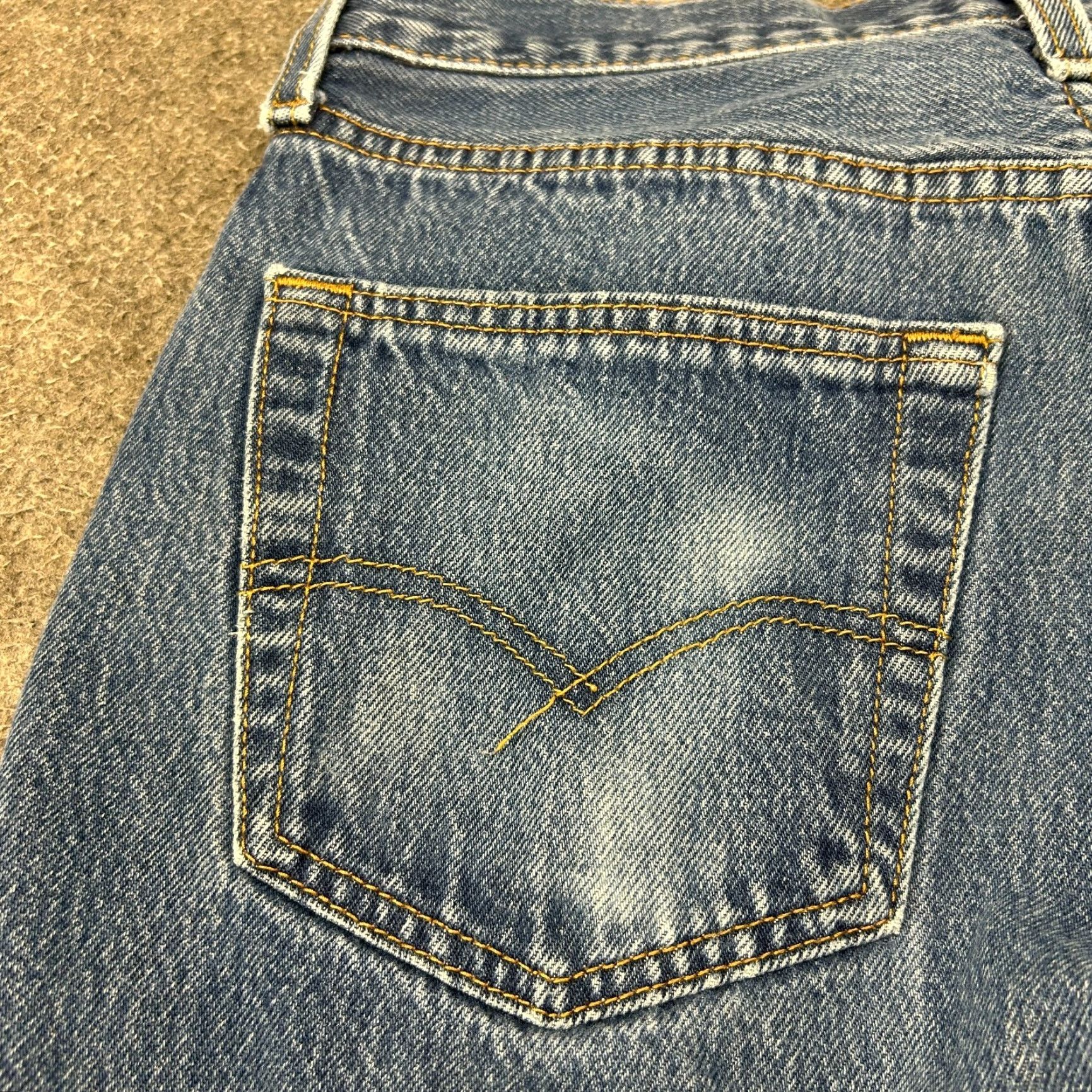 Levi's Levi's Jeans Men 32x34 501 Levi's 501 Series Medium Wash Blue Regular Straight Distressed Pockets 5-Pocket Denim Button Fly Size US 32 / EU 48 - 4 Thumbnail