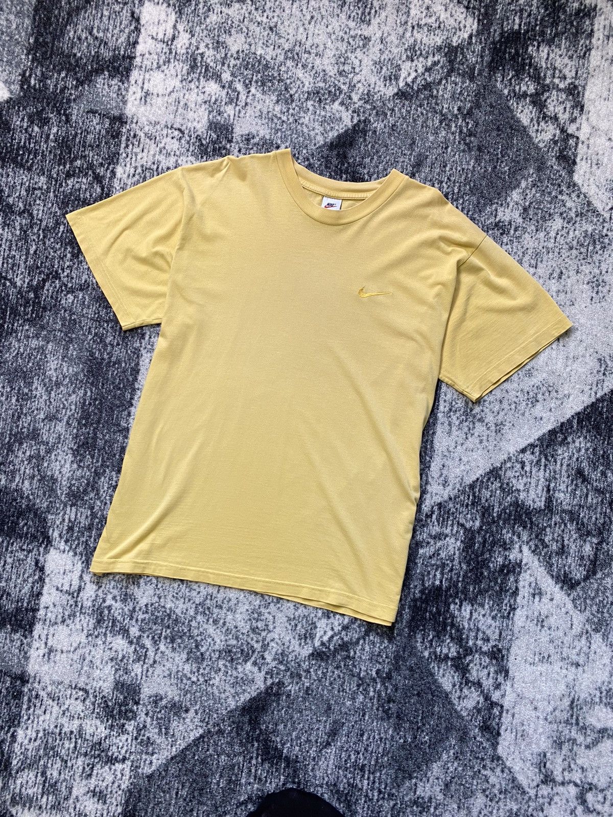 Nike Vintage Nike T Shirt Yellow Swoosh Drill Y2K STYLE 90s Size US L / EU 52-54 / 3 - 1 Thumbnail