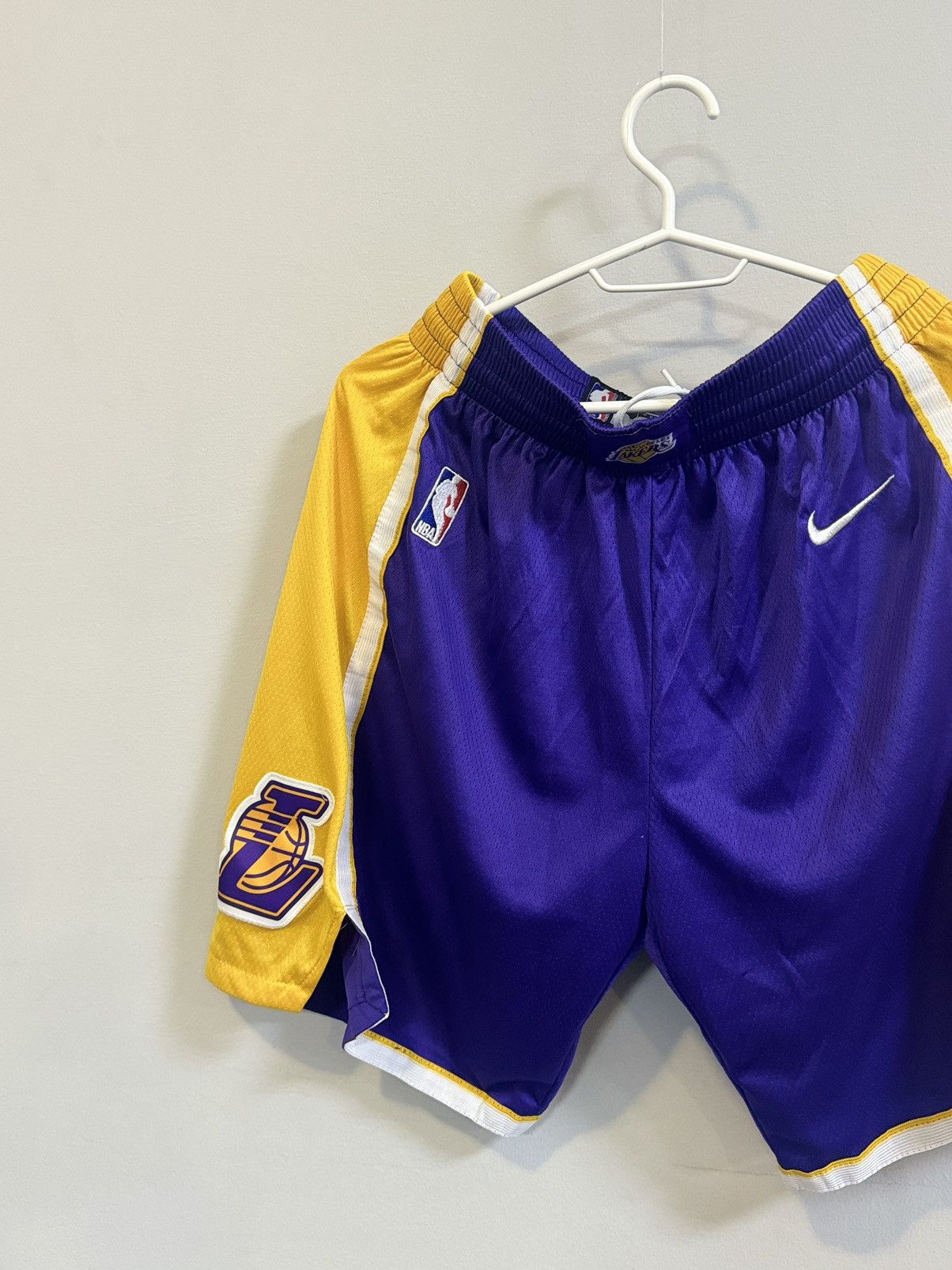 NBA × Vintage Lakers Gold Retro Home Shorts Size US 32 / EU 48 - 2 Thumbnail