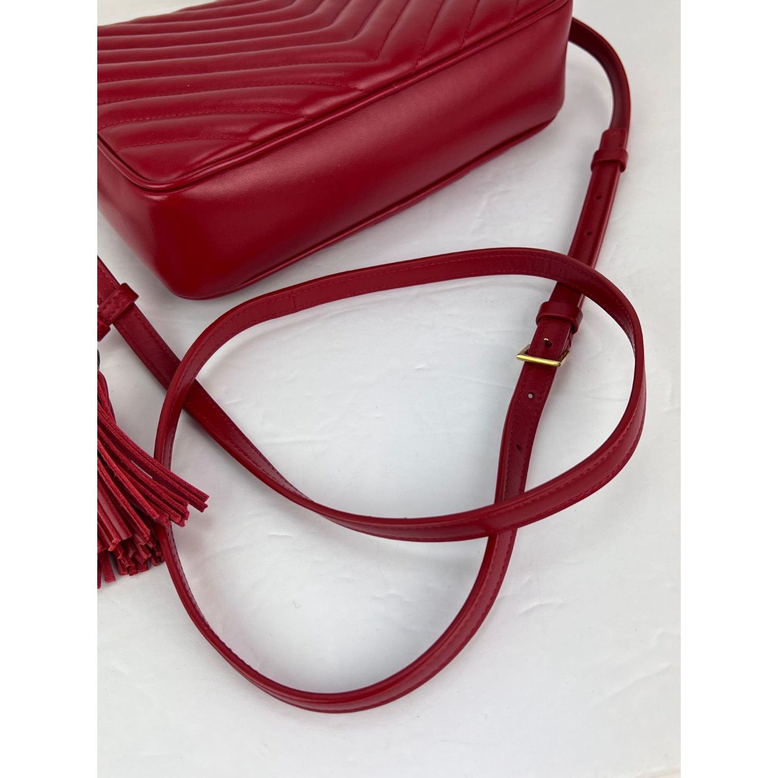 Yves Saint Laurent YVES SAINT LAURENT Matelasse Calfskin Lou Camera Red Crossbo Size ONE SIZE - 7 Thumbnail
