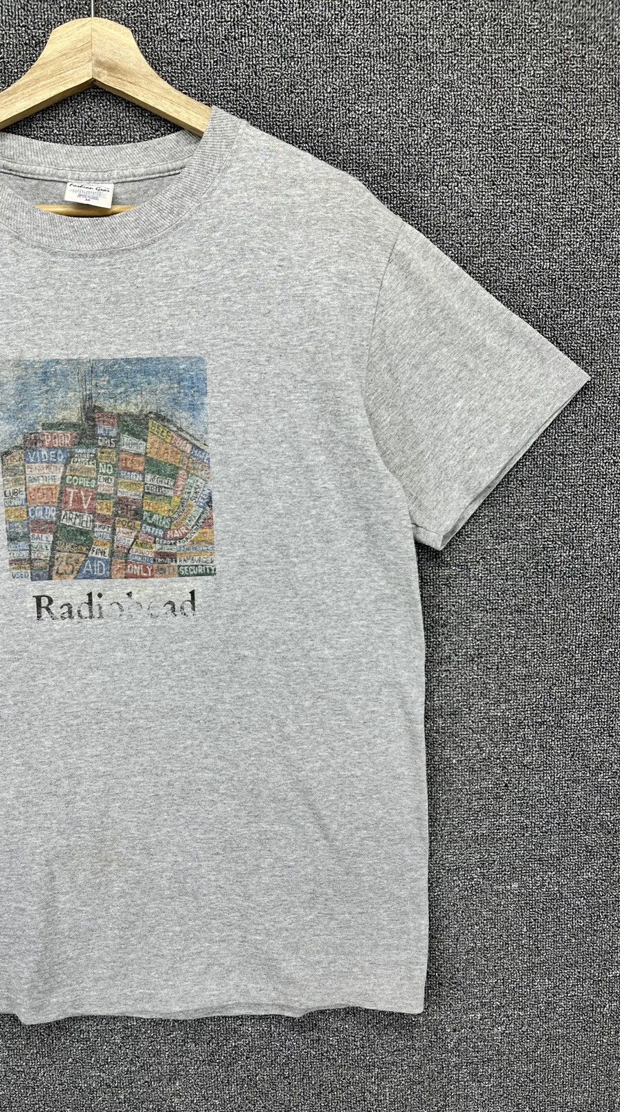 Band Tees Vintage Y2K Radio Head Punk Rock Band Tees T Shirts Size US M / EU 48-50 / 2 - 4 Thumbnail