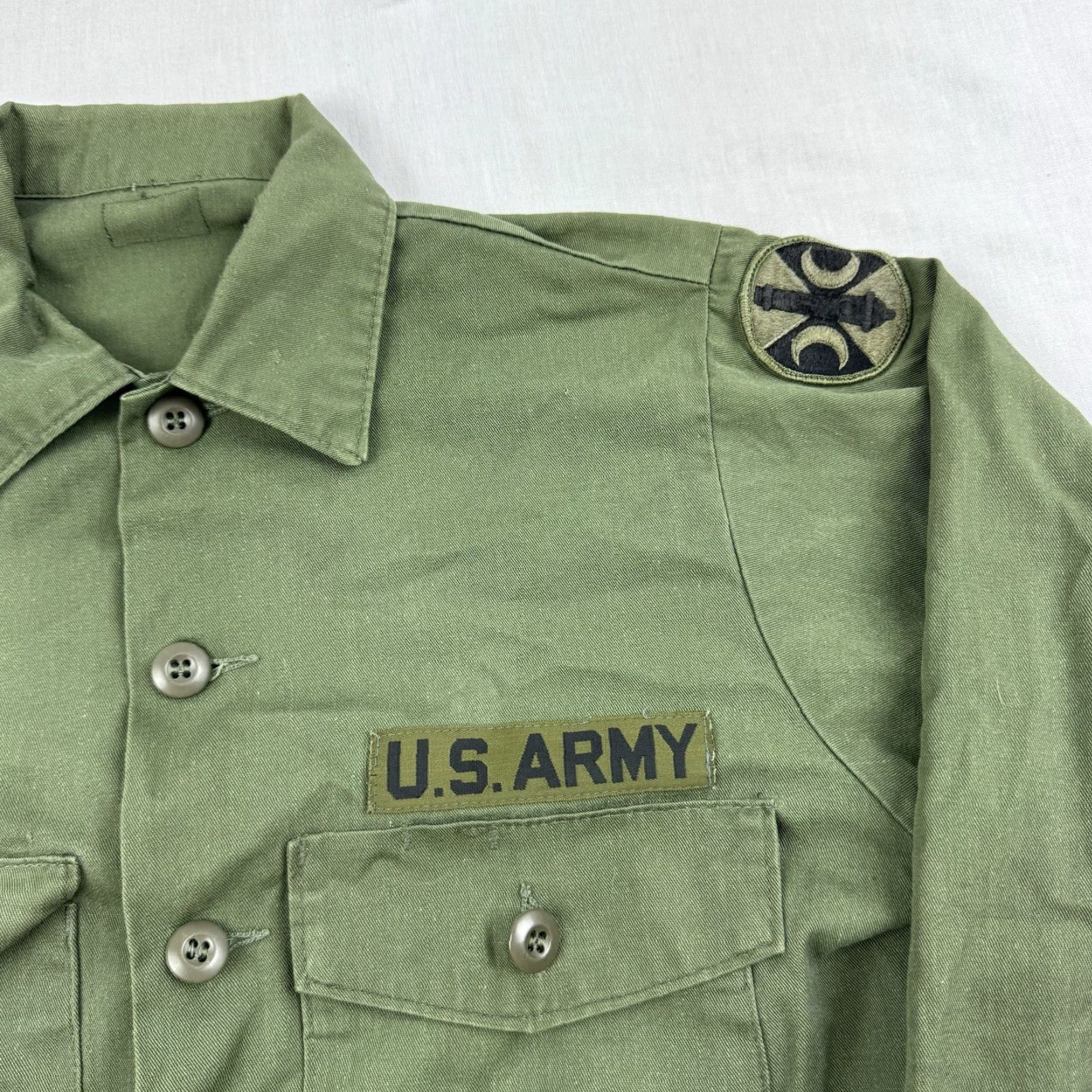 Vintage VINTAGE Army Shirt Adult M Green 1960s Button-Up US Army Military 60s Shirt Mens Regular Long Sleeve Collared Button Up Green Army Shirt Size US M / EU 48-50 / 2 - 3 Thumbnail