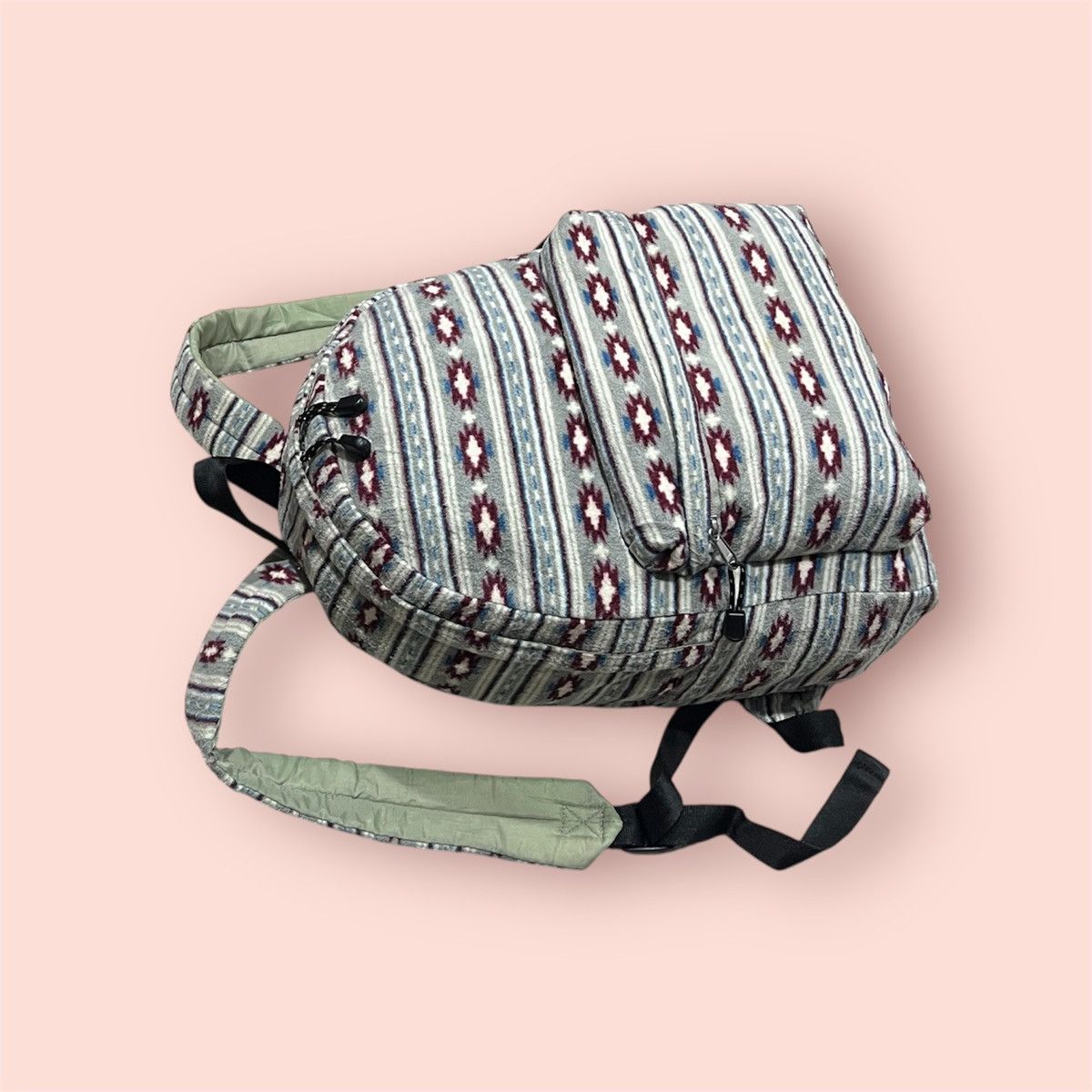 Japanese Brand VINTAGE UNIQLO MICRO FLEECE NORDIC NATIVE BACKPACK/DAYPACK Size ONE SIZE - 13 Thumbnail