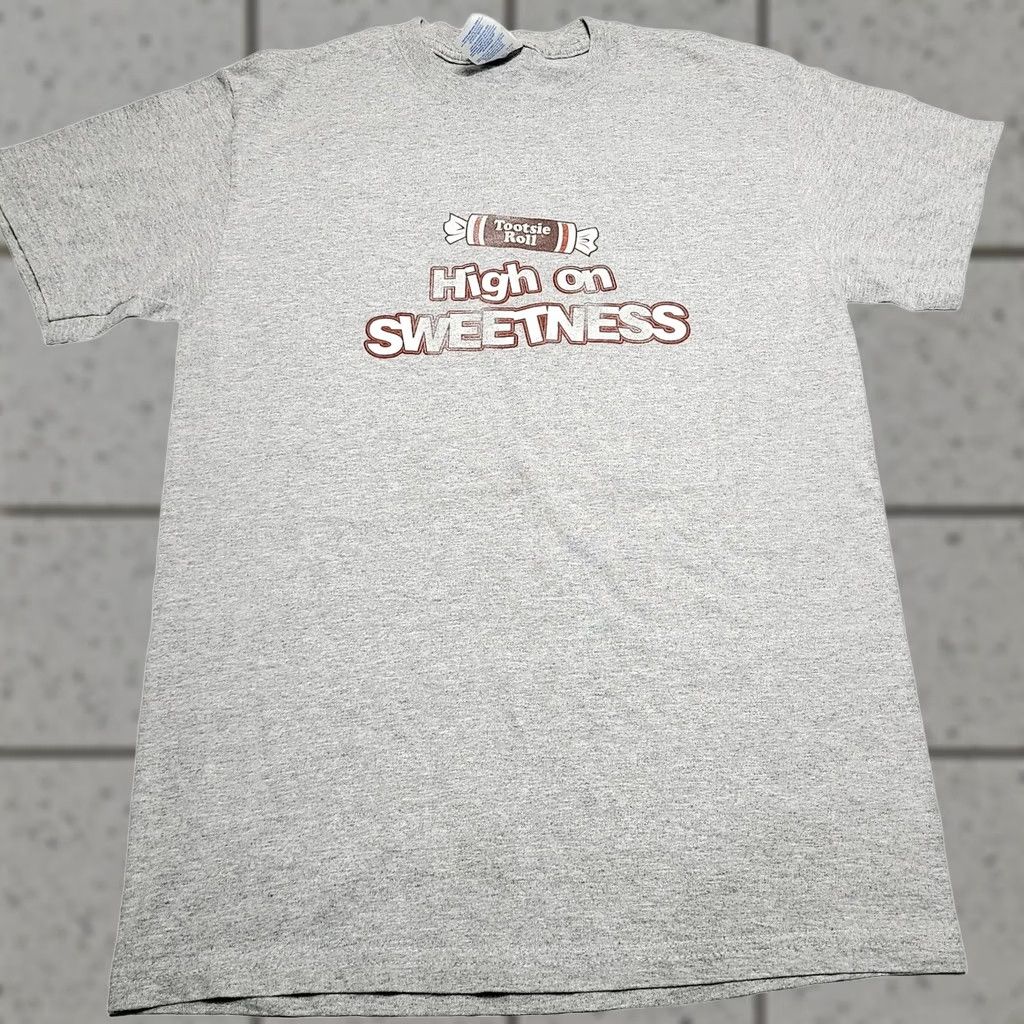 Gildan VINTAGE 00'S Tootsie Roll Graphic Promo Candy Snack T-Shirt Men’s Size S gray Cotton Blend Crew Neck Short Sleeve Retro 90s Owl Pop Mens Size US S / EU 44-46 / 1 - 1 Thumbnail