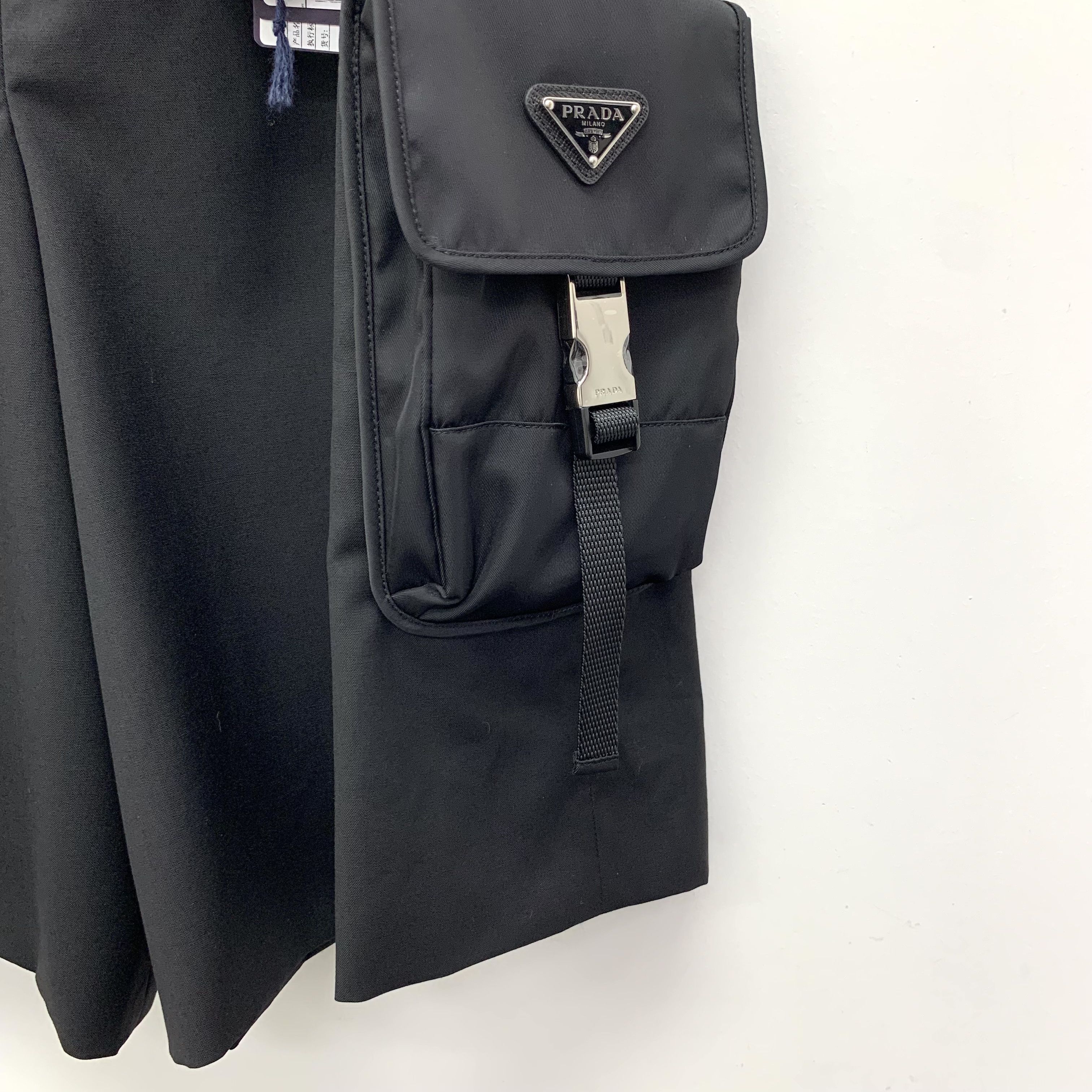 Prada Prada Wool Work Shorts Black (S) Size 26" / US 2 / IT 38 - 2 Thumbnail