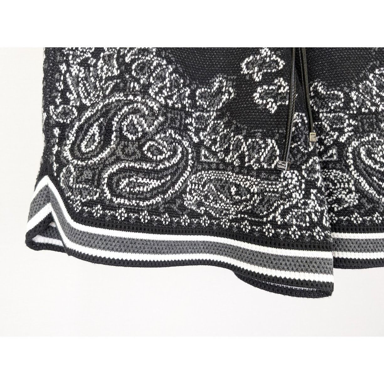 Amiri o1rshd1 Bandana B-Ball Shorts in Black/Grey Size US 28 / EU 44 - 8 Thumbnail