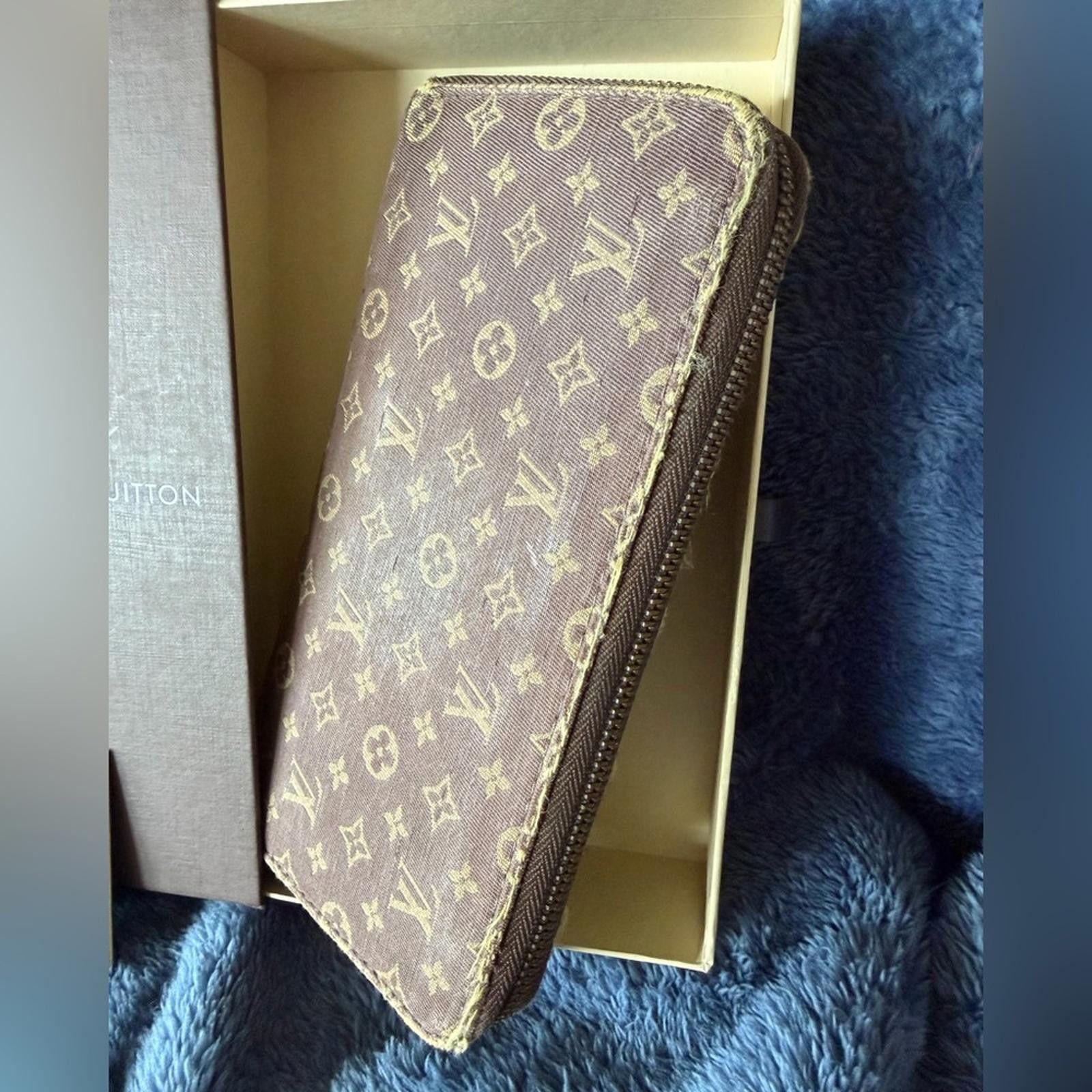 Louis Vuitton Louis Vuitton Monogram Denim Zippy Wallet in Brown and Tan Size ONE SIZE - 4 Thumbnail