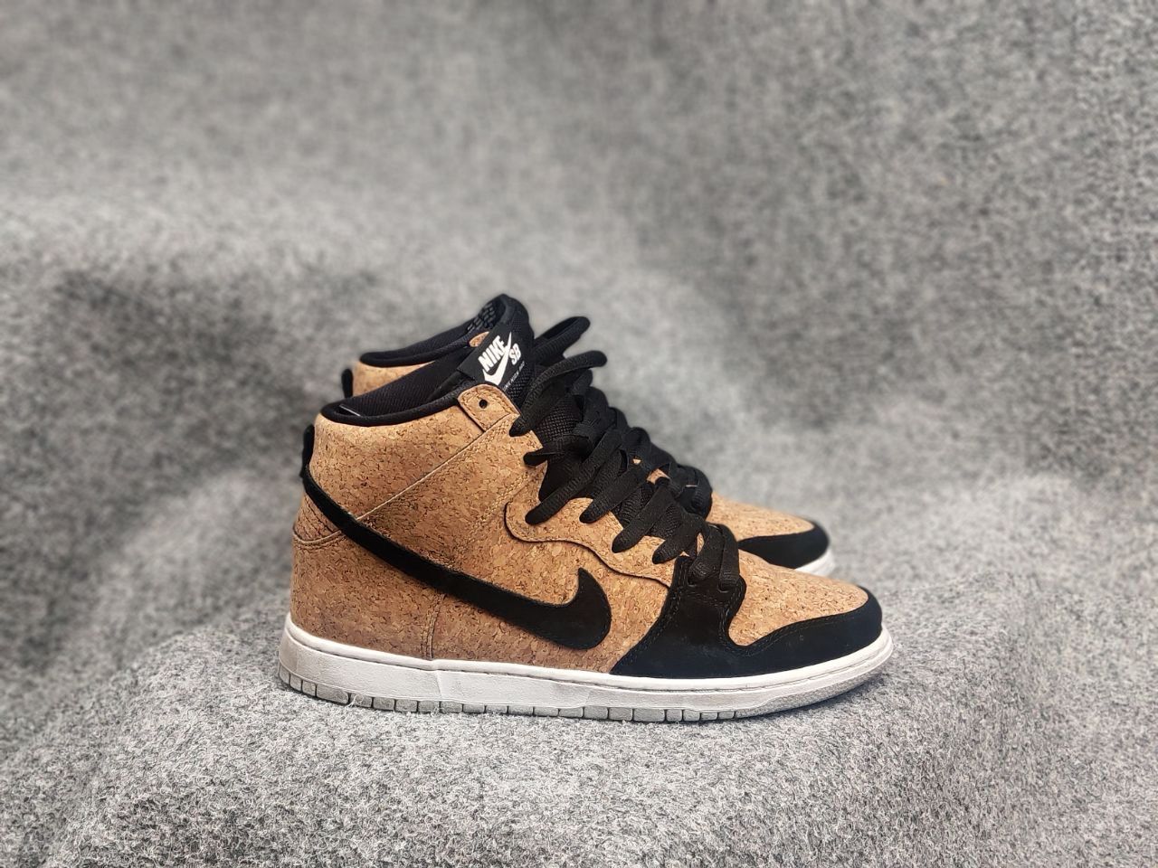 Nike Rare Nike SB Dunk High Premium SB Cork Authentic Sneakers Size US 10 / EU 43 - 2 Thumbnail