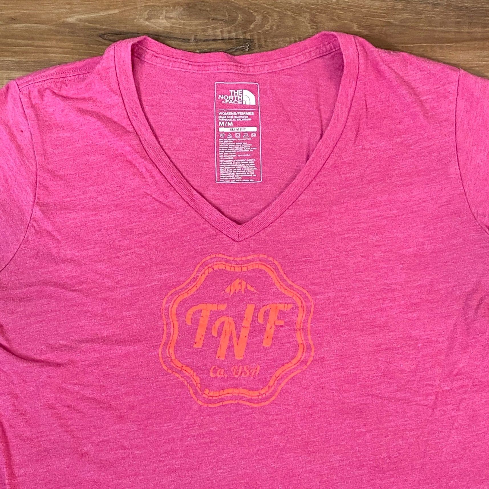 The North Face The North Face Womens T-Shirt V-Neck Pink Short Sleeve TNF Logo Slim Fit Casual Shirt M Size M / US 6-8 / IT 42-44 - 2 Thumbnail