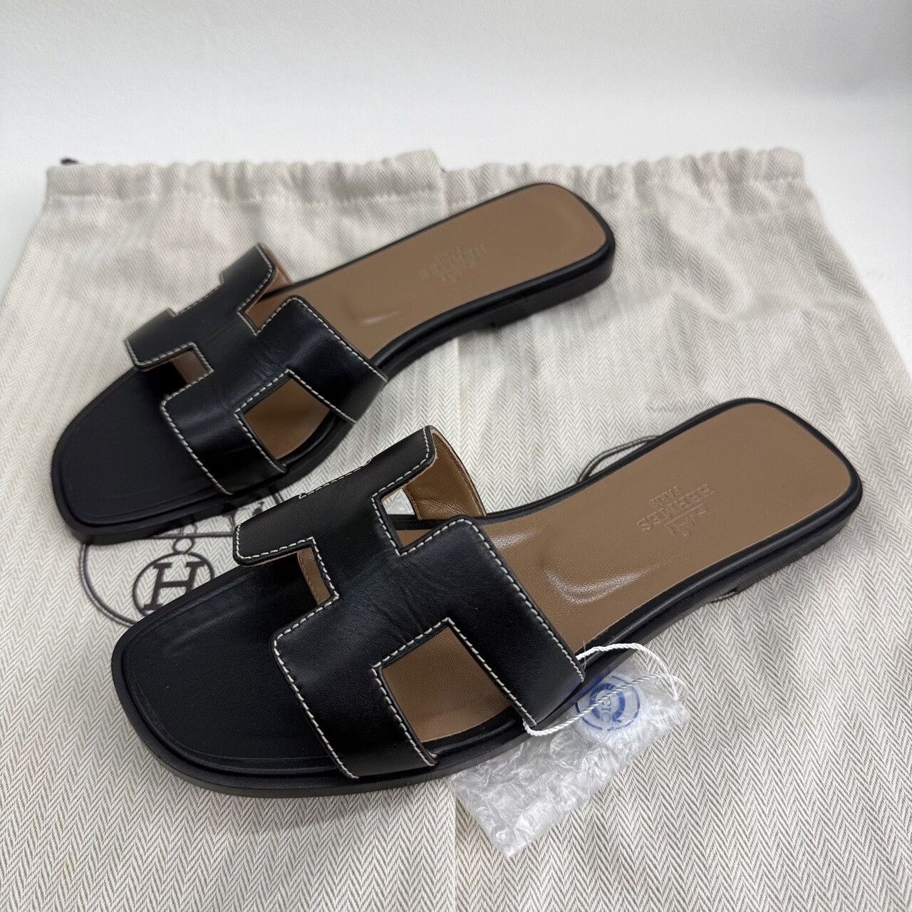 Hermes Hermes Leather Black Sandals us_6 Women Size US 6 / IT 36 - 1 Thumbnail
