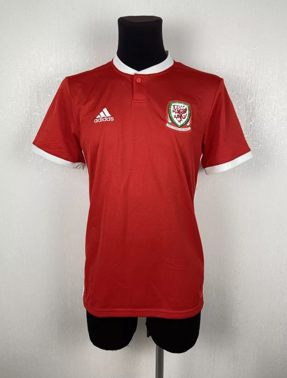 Vintage Wales Soccer Team 2016/17 Home Jersey Shirt Adidas Size M Size US M / EU 48-50 / 2 - 1 Thumbnail