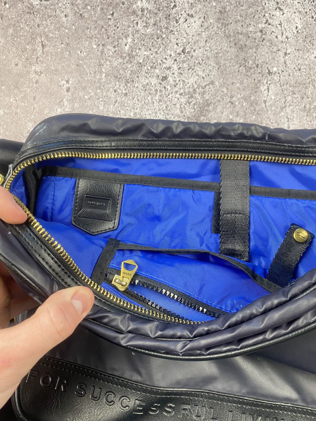 Diesel Vintage Diesel Messenger Shoulders Bag Y2K Leather Big Logo Size ONE SIZE - 9 Thumbnail