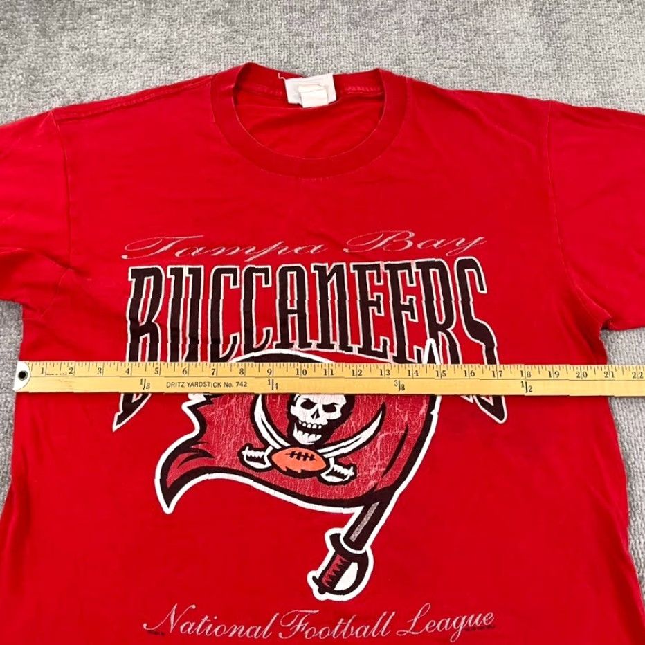 NFL VINTAGE Tampa Bay Buccaneers Shirt Mens LARGE Red Football Graphic Tee 1997 90s NFL CSA Shirt Mens L Red 90s Logo Graphic Tee Size US L / EU 52-54 / 3 - 6 Thumbnail