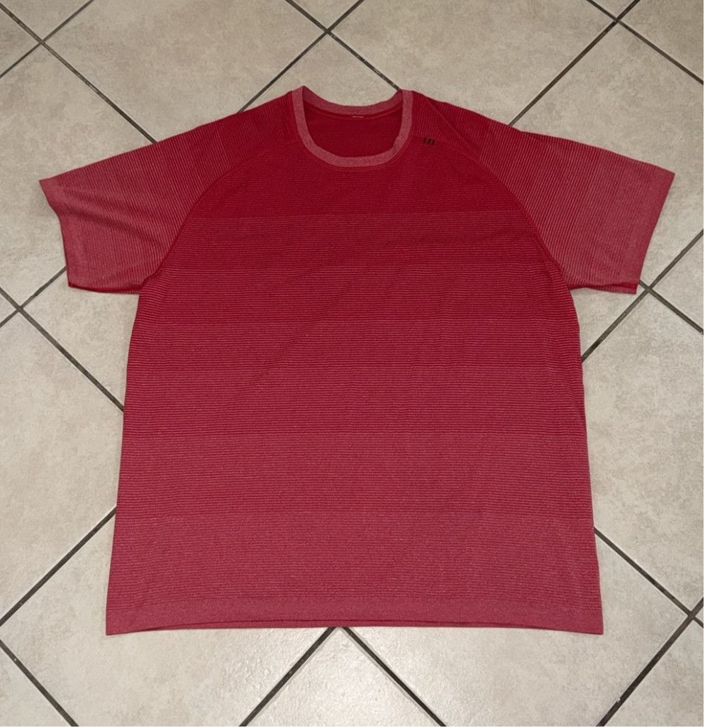 Lululemon LULULEMON METAL VENT V-NECK SHORT SLEEVE STRIPED RED SZ XXL Size US XXL / EU 58 / 5 - 2 Thumbnail
