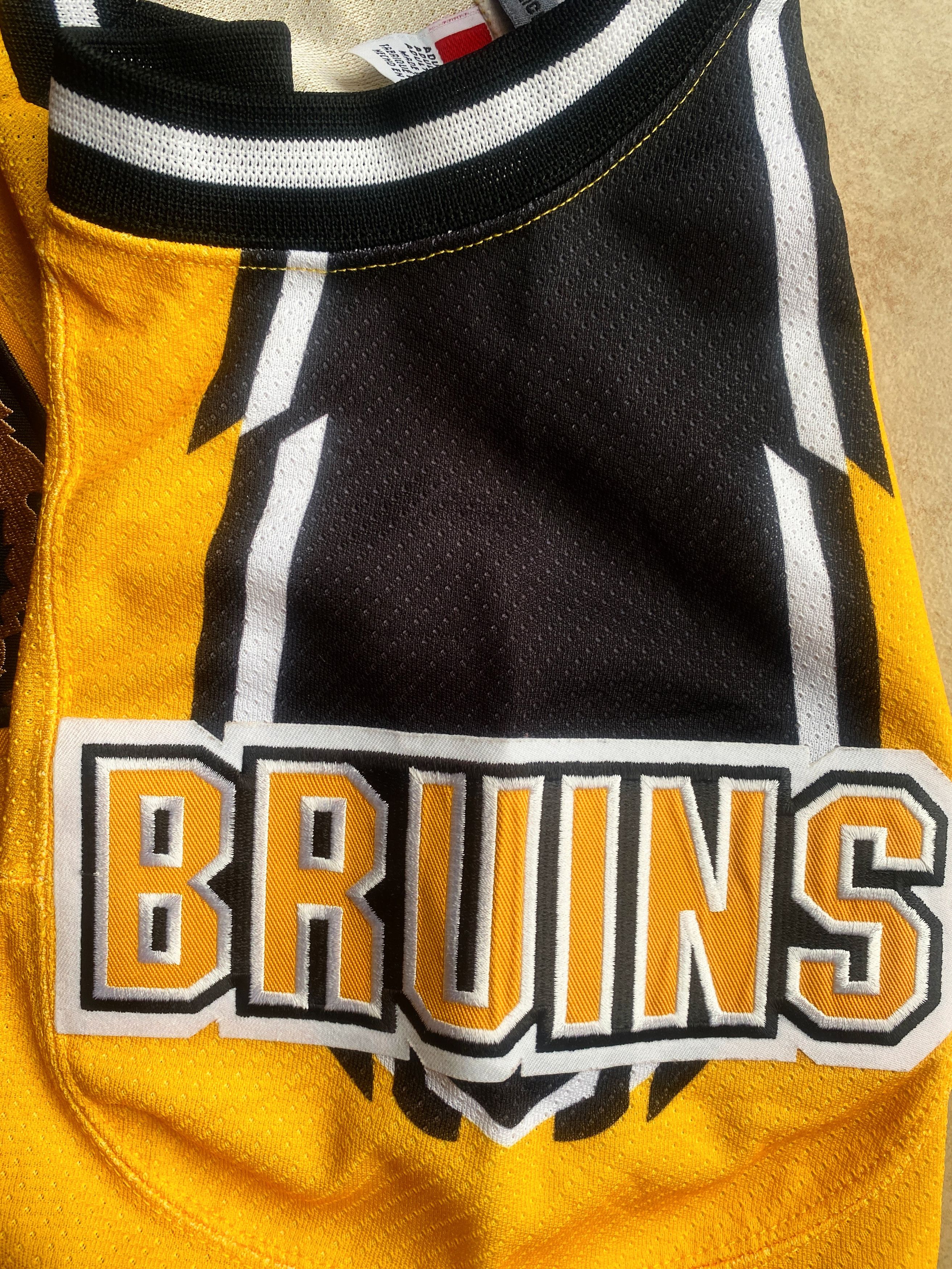Ccm Boston Bruins 2000s CCM Pooh jersey M gold alt NHL vintage Size US M / EU 48-50 / 2 - 8 Thumbnail