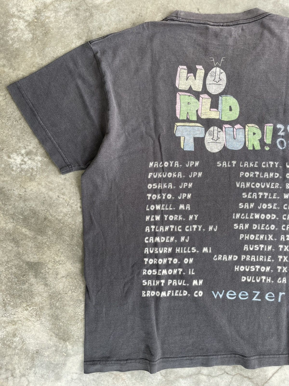 Band Tees Weezer Troublemaker Tour 2008 Naturally Faded Size US M / EU 48-50 / 2 - 8 Thumbnail