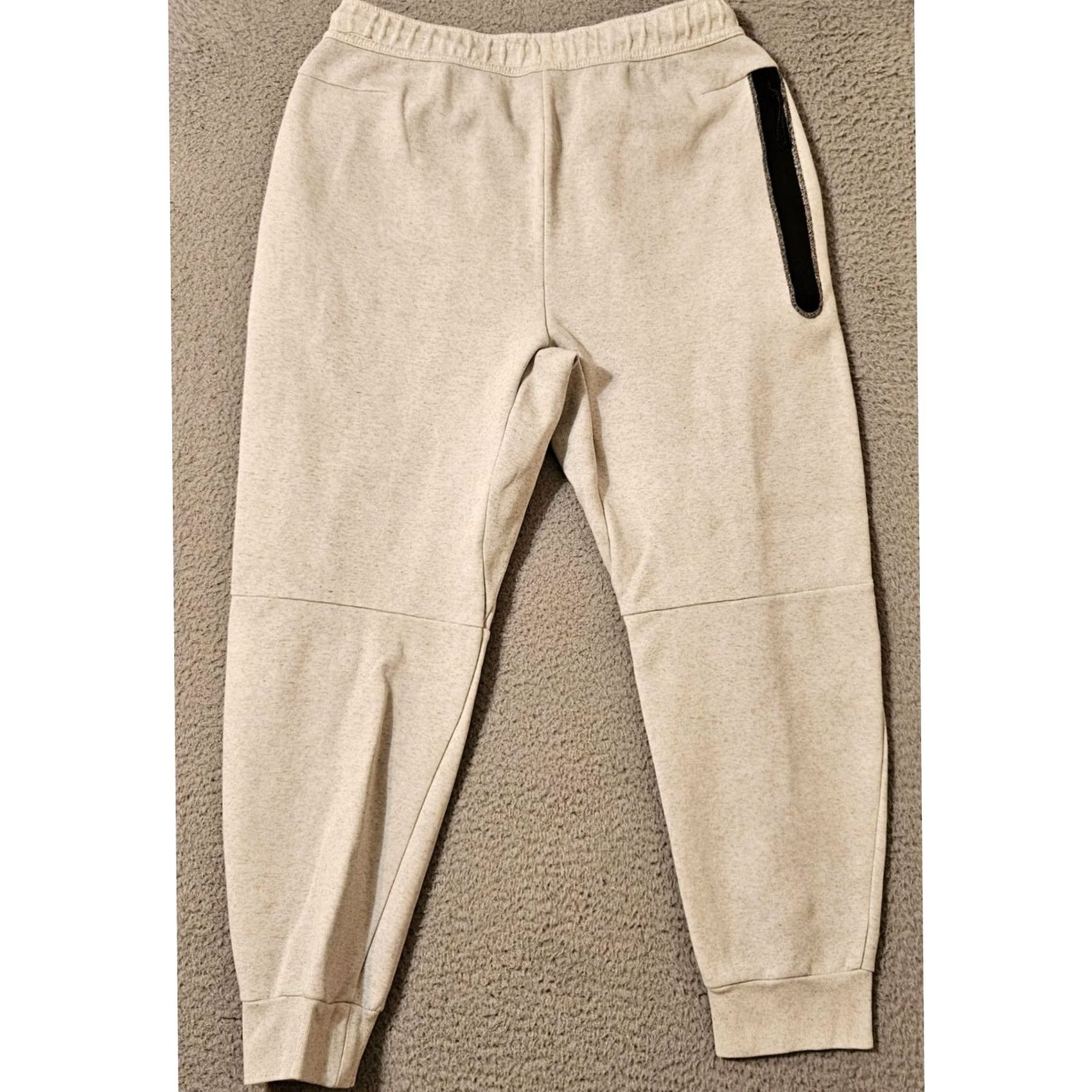 Nike Nike Tech Fleece Joggers DD4706-100 Gray Heather Men L Pants Regular Gray Jogger 31 Inseam 26.5 In Size Large Mens Size US 33 - 2 Thumbnail