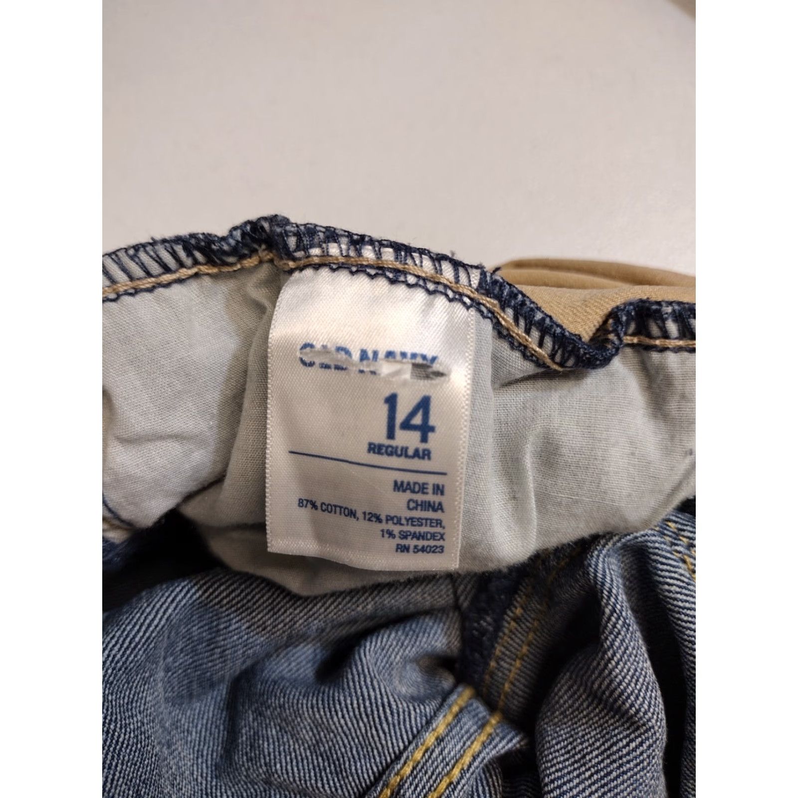 Old Navy Old Navy Distressed Cuffed Blue Denim Maternity Capri Jeans Size 14 Size 36" / US 14 / IT 50 - 5 Thumbnail
