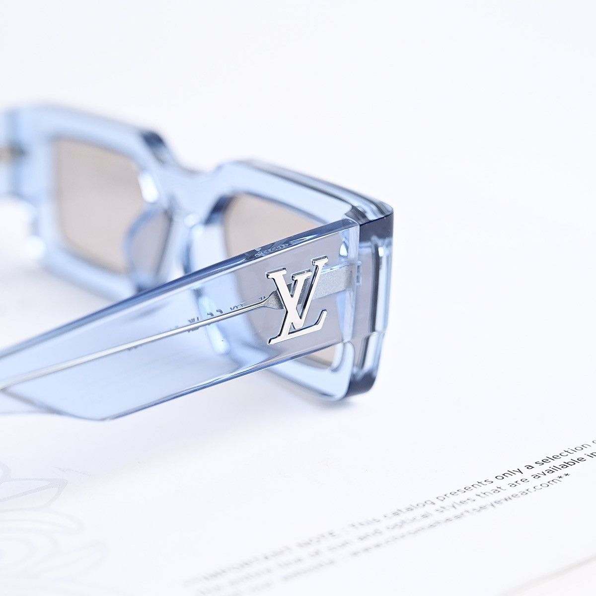 Louis Vuitton LOUIS VUITTON CRYSTAL BLUE SUNGLASSES Size ONE SIZE - 9 Thumbnail